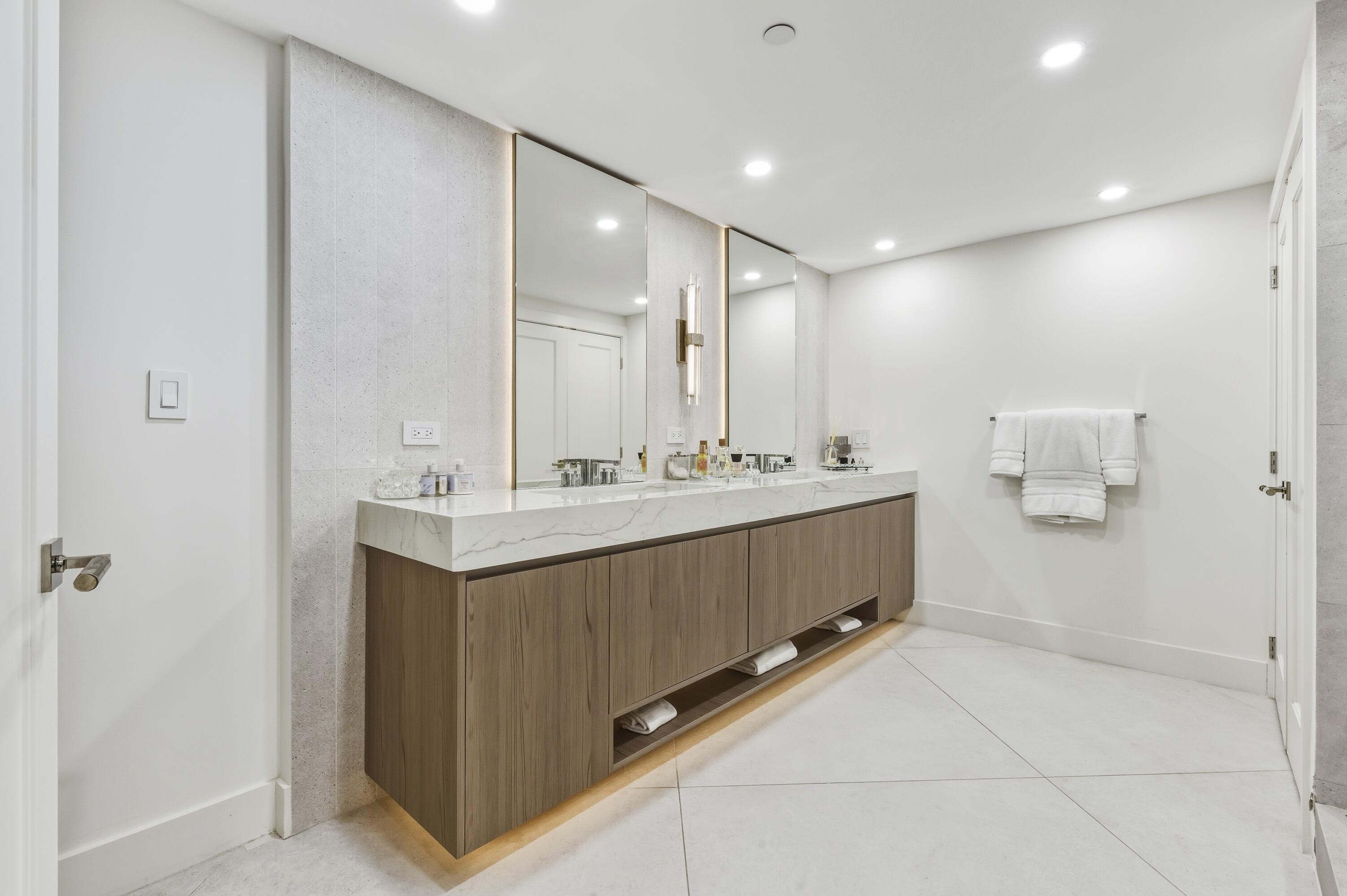 PALM BEACH HAMPTON COND - Residential