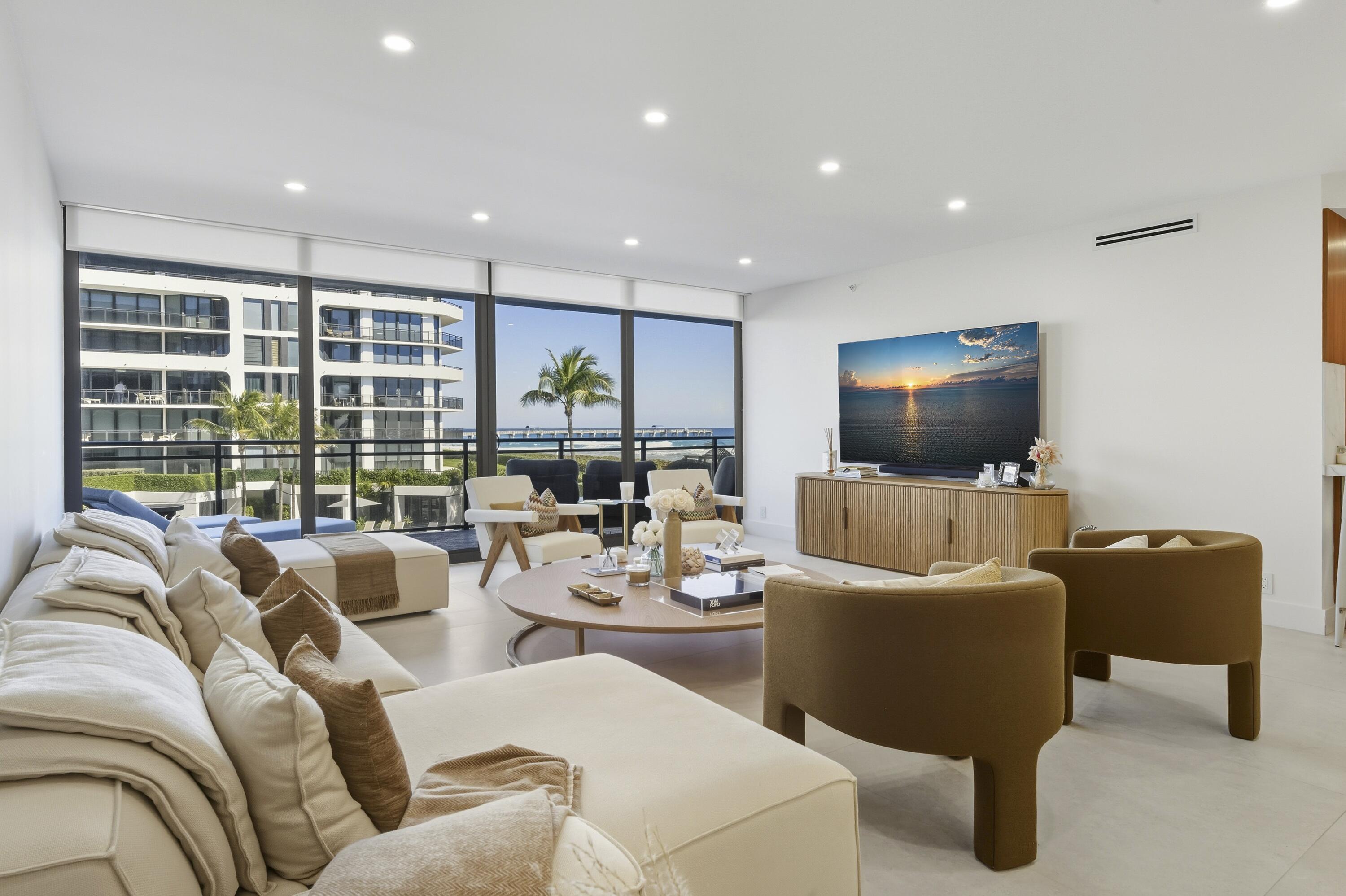 PALM BEACH HAMPTON COND - Residential