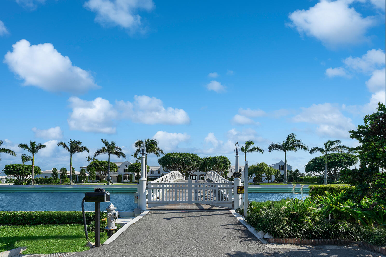 EL BRAVO PARK - Residential