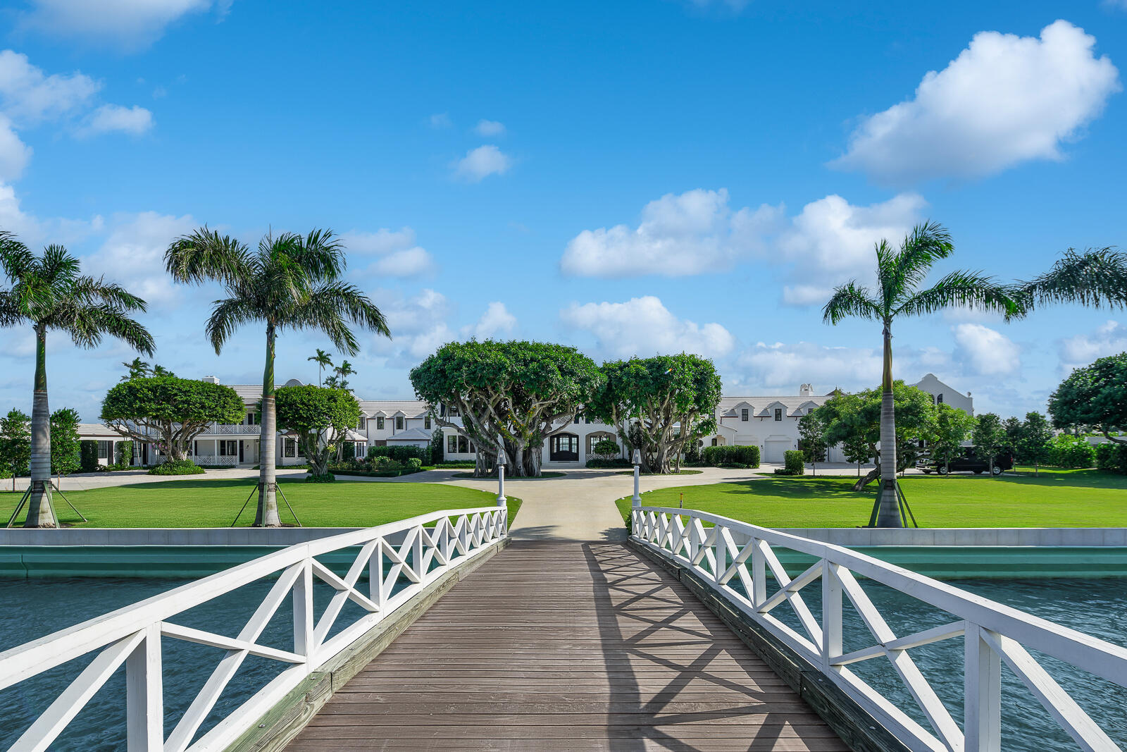 EL BRAVO PARK - Residential