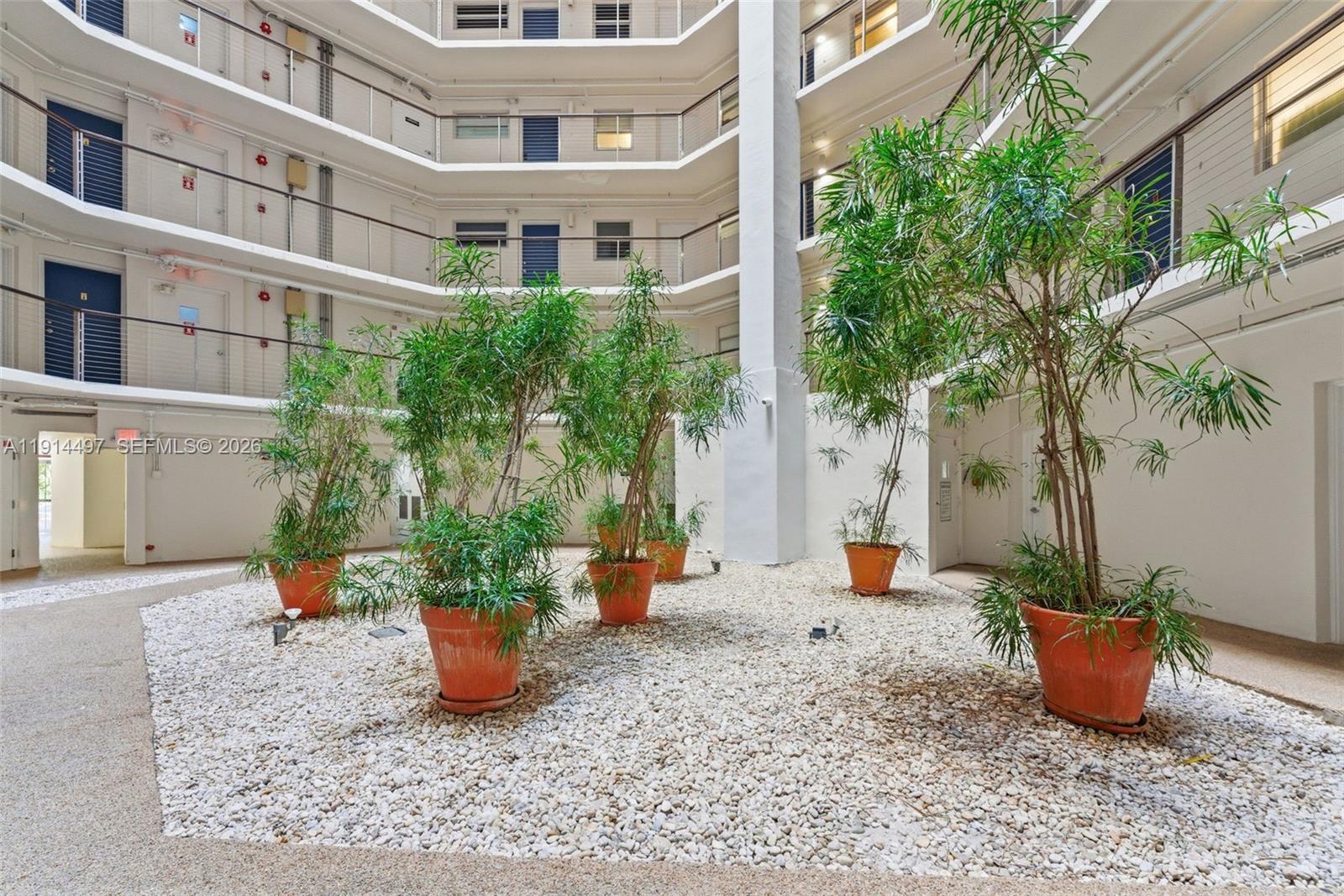 OCTAGON TOWERS I CONDO - Residential