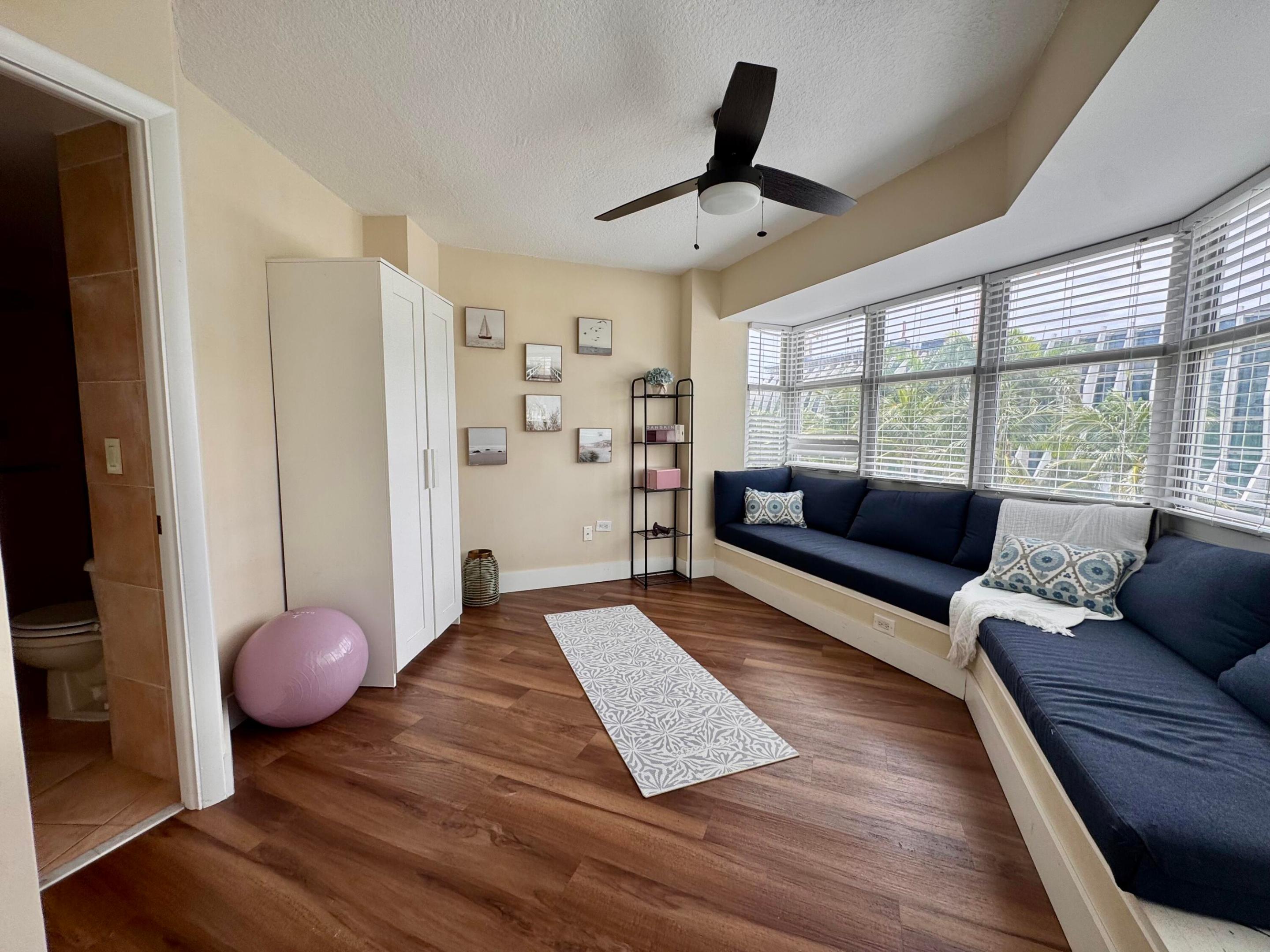 OCTAGON TOWERS I CONDO - Residential