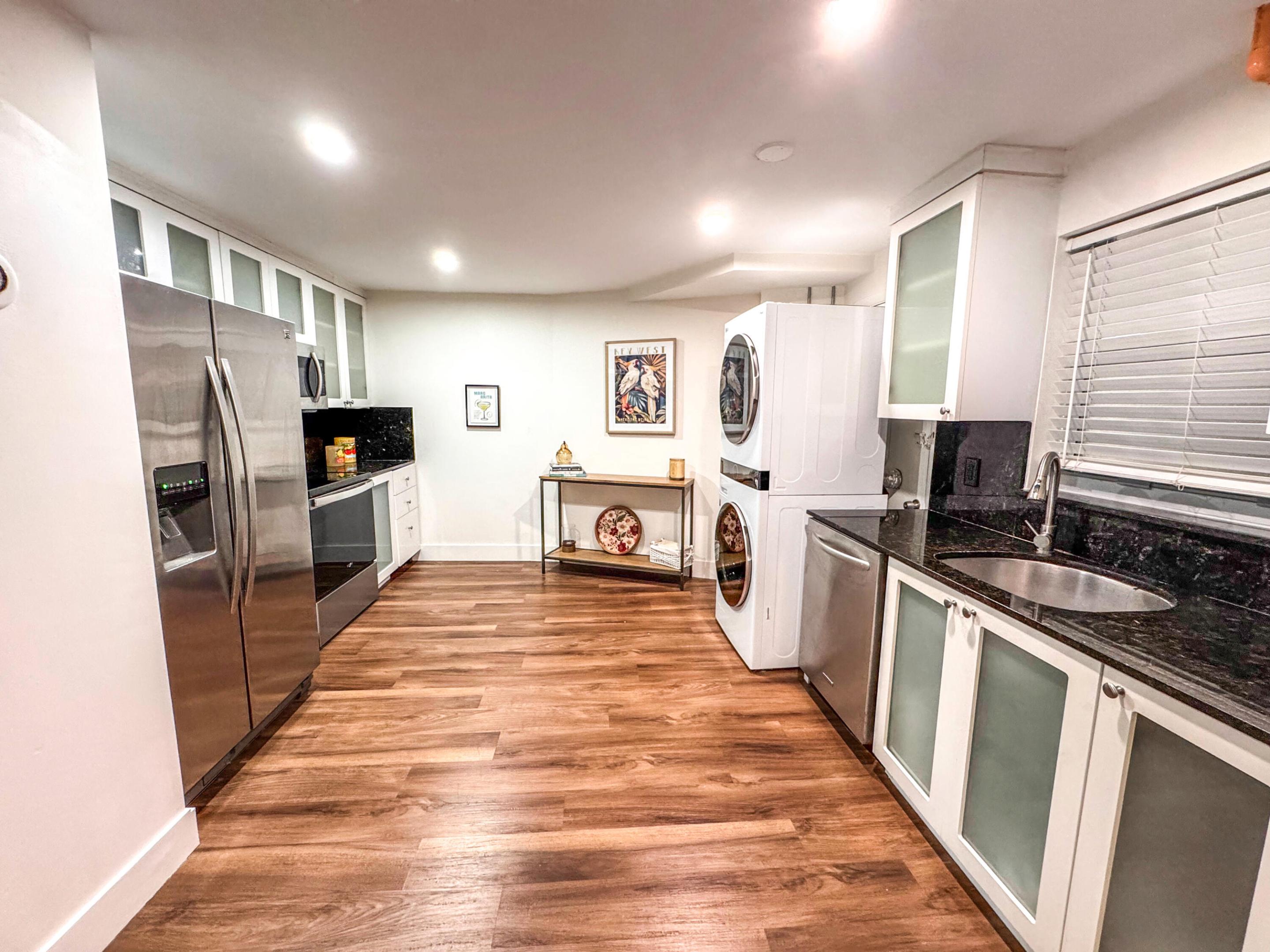 OCTAGON TOWERS I CONDO - Residential