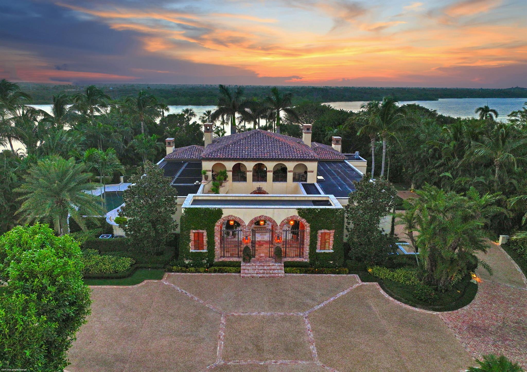 JUPITER ISLAND - Residential