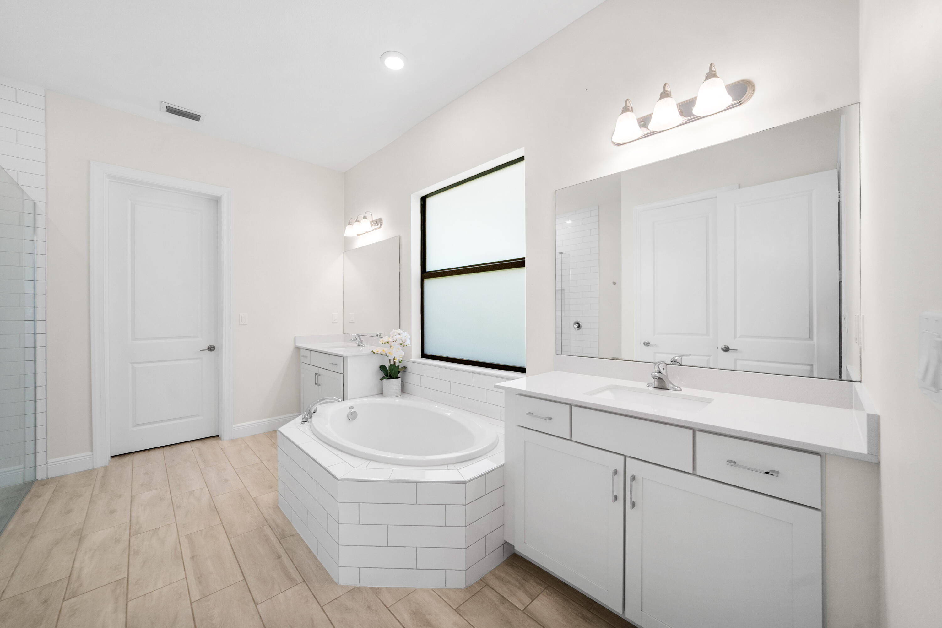 PARKLAND BAY - Residential