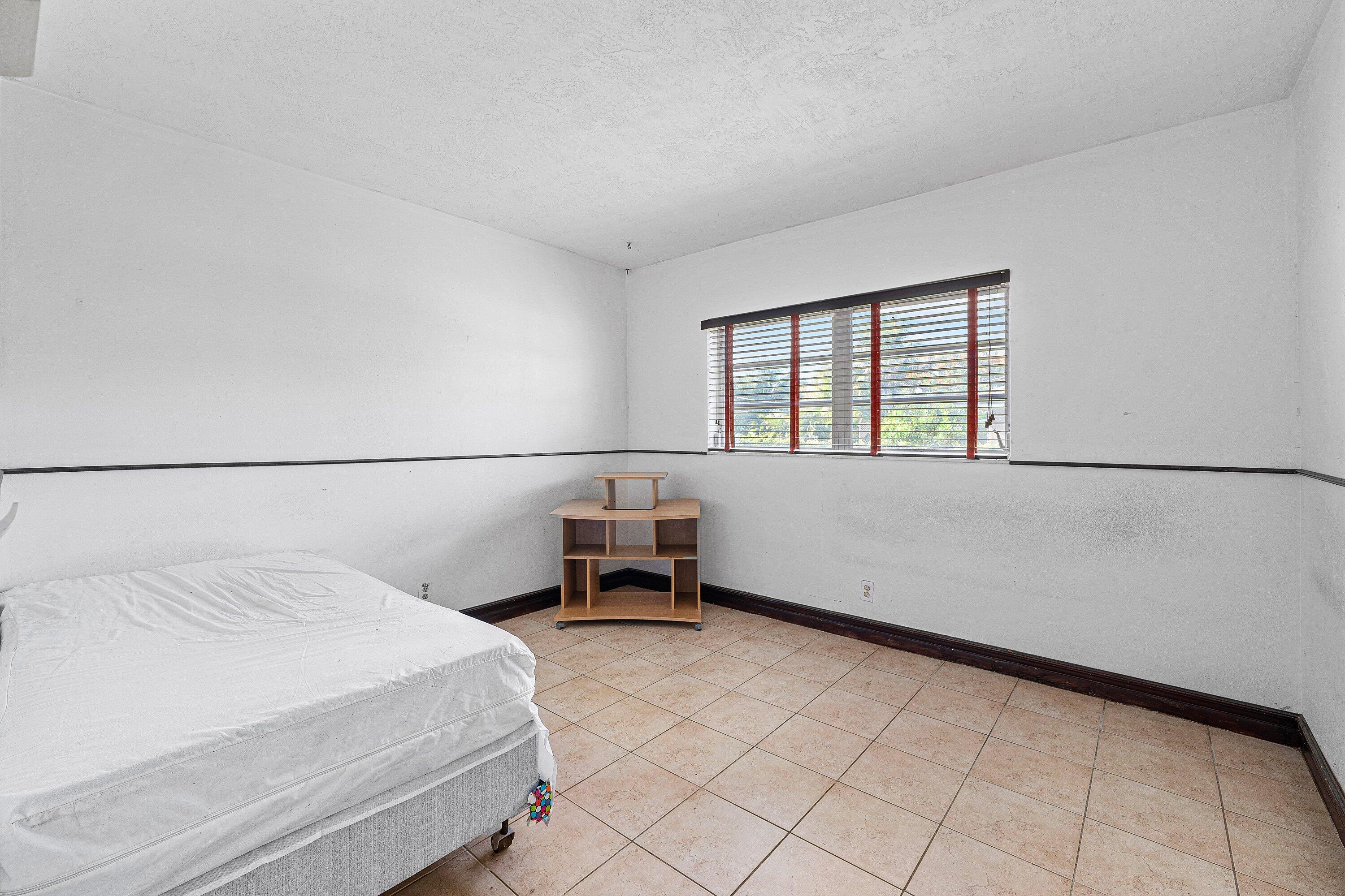BOCA RATON HILLS SEC 2 - Residential