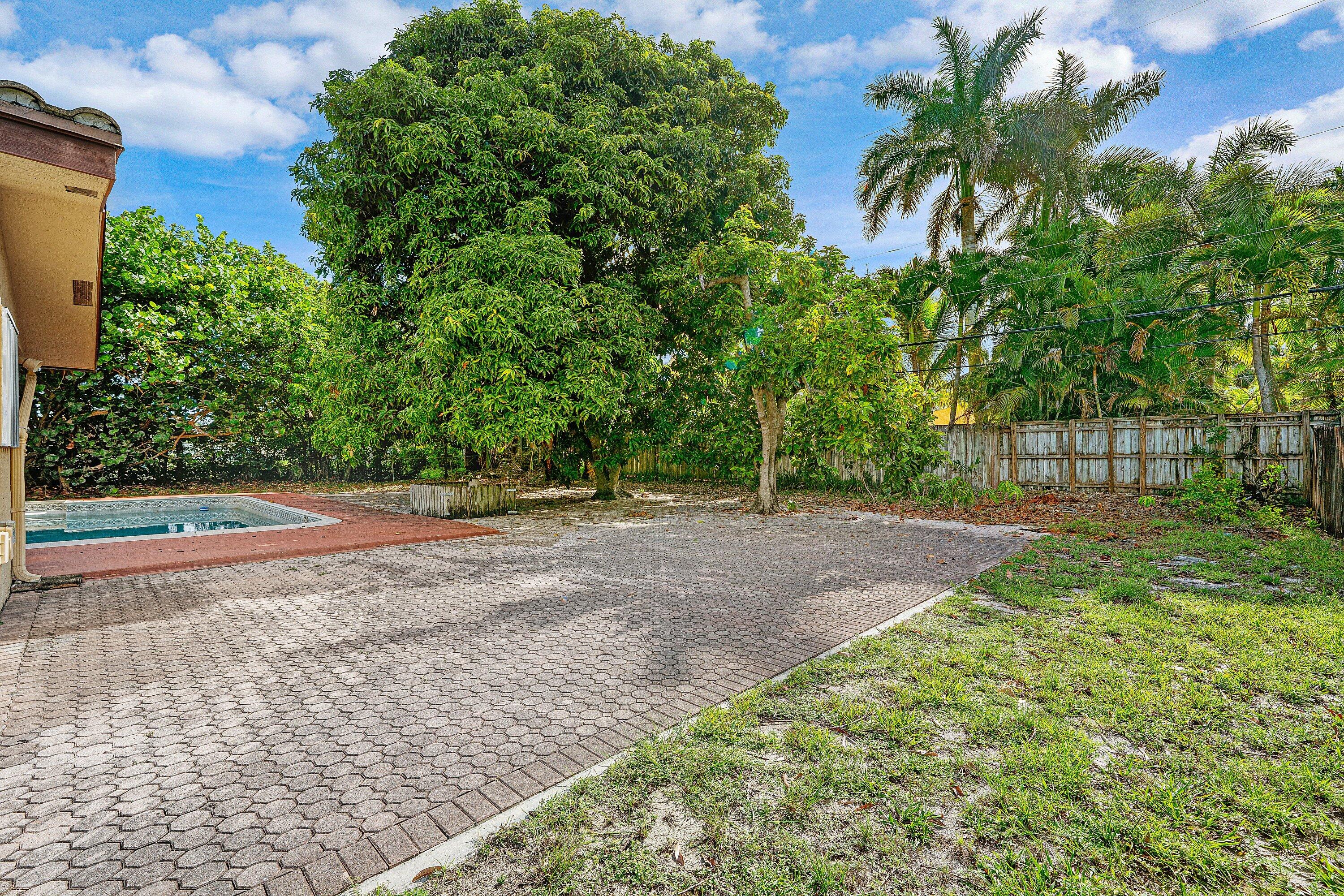BOCA RATON HILLS SEC 2 - Residential