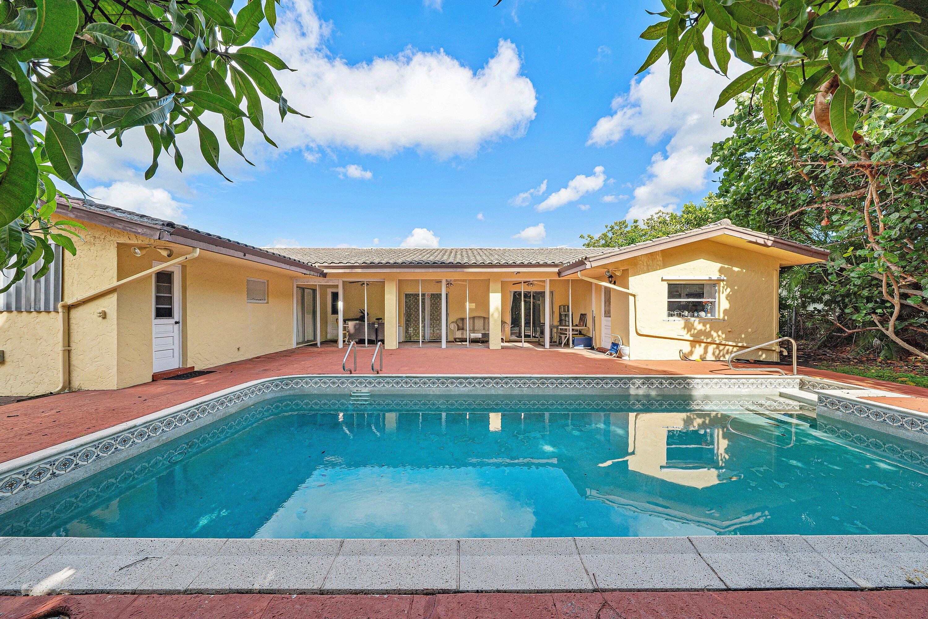 BOCA RATON HILLS SEC 2 - Residential
