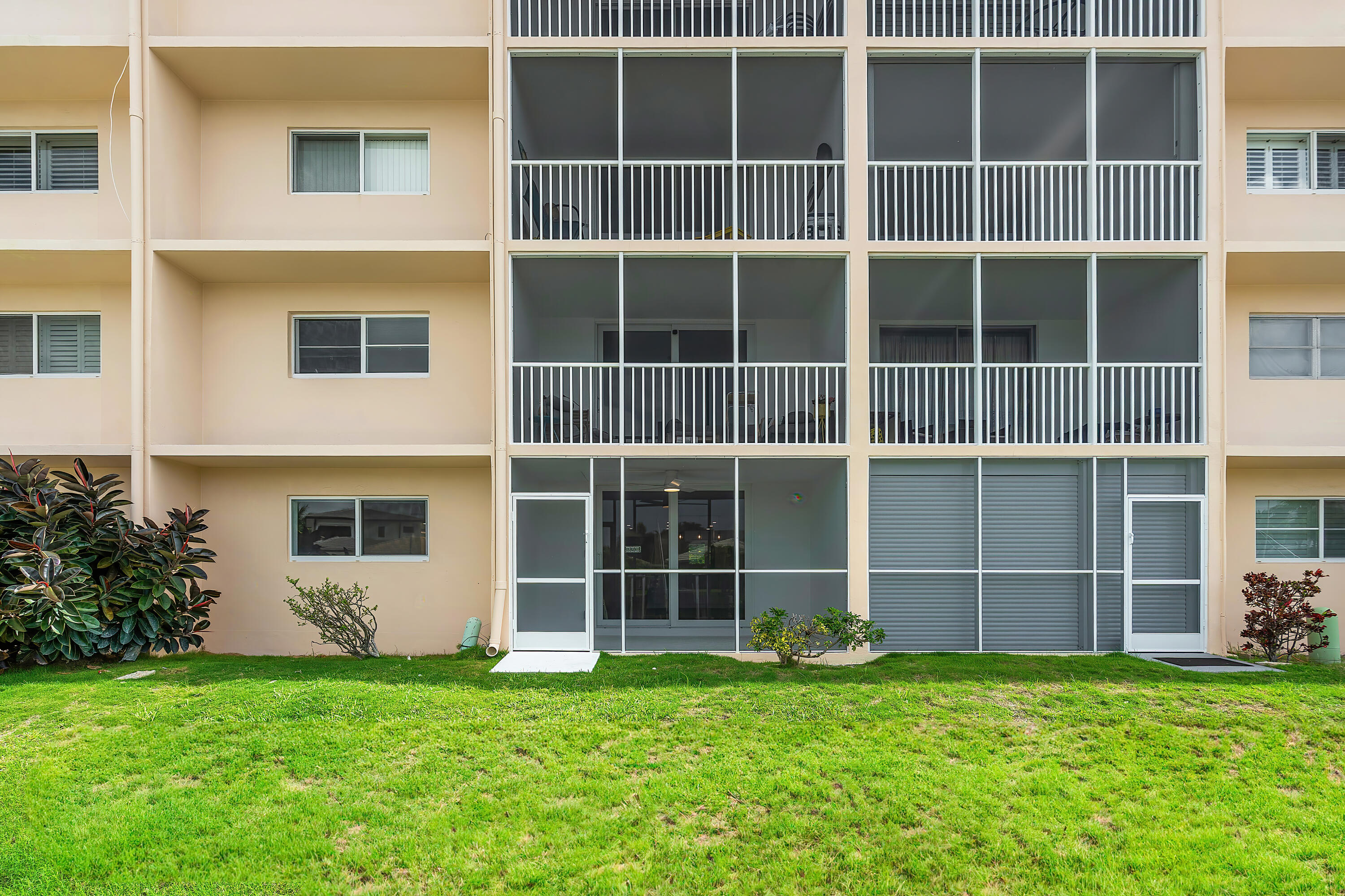 BOCA HOUSE CONDO - Residential