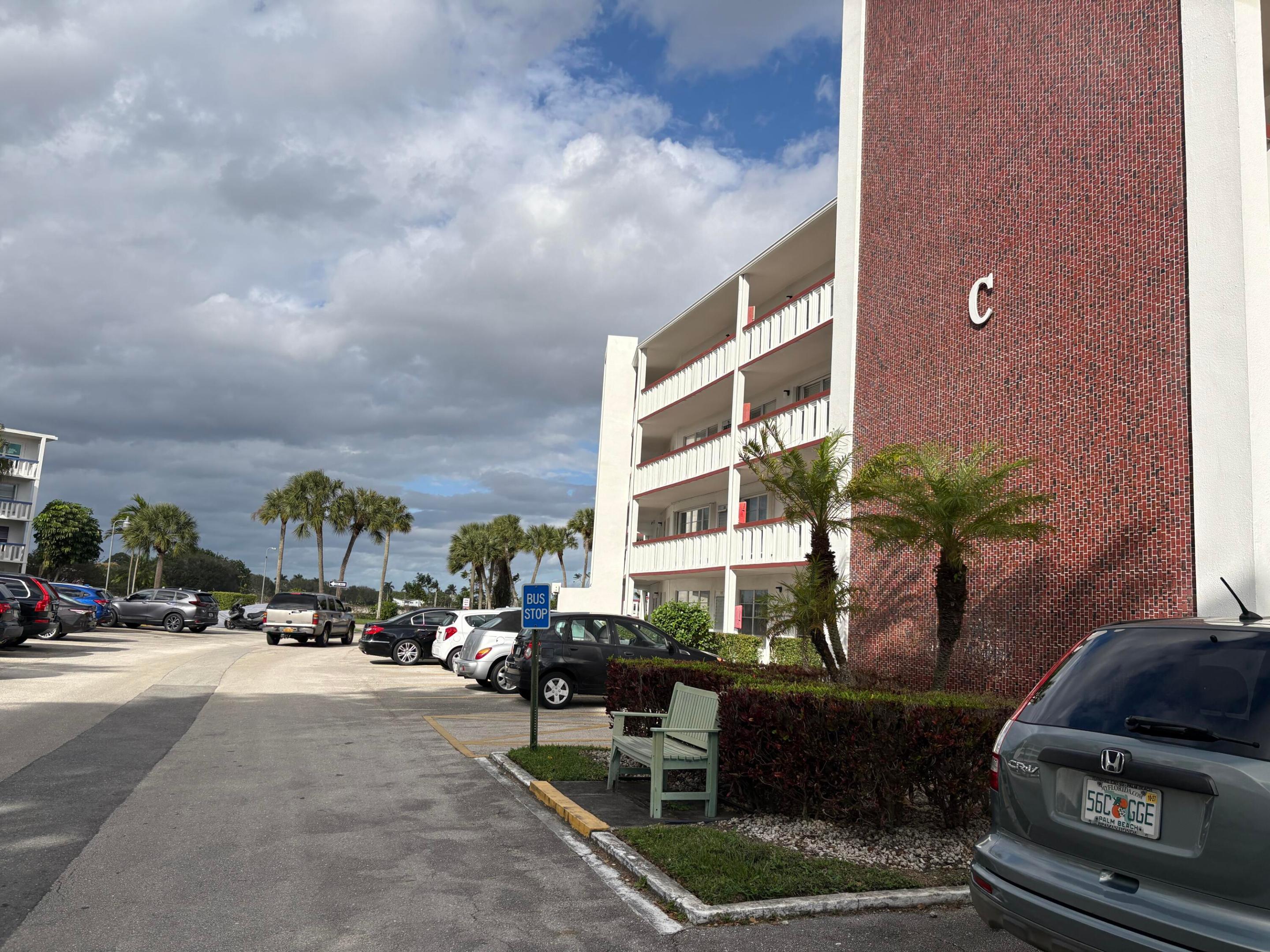 CENTURY VILLAGE / GREENBRIER CONDO - Residential Lease