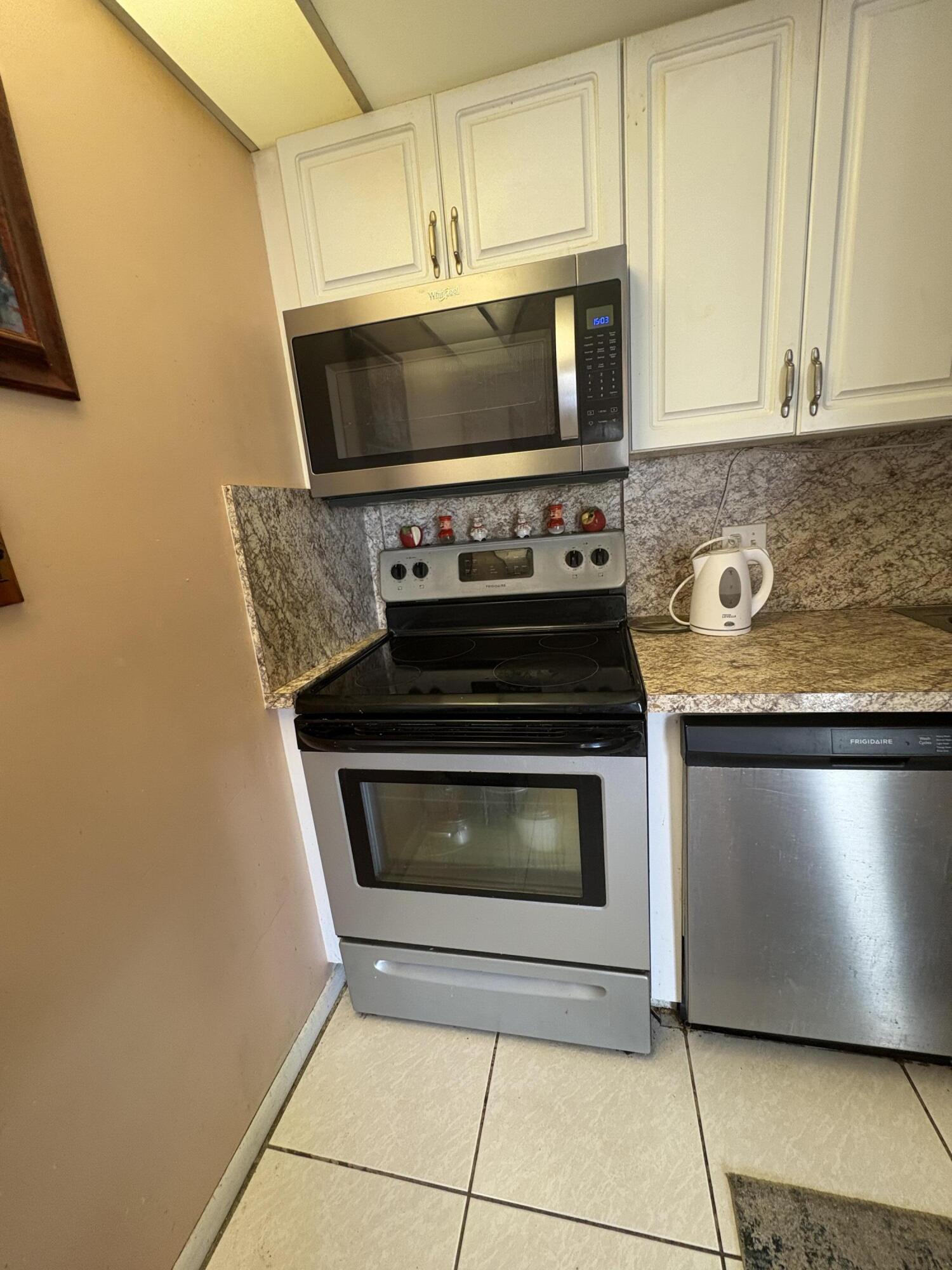 CENTURY VILLAGE / GREENBRIER CONDO - Residential Lease