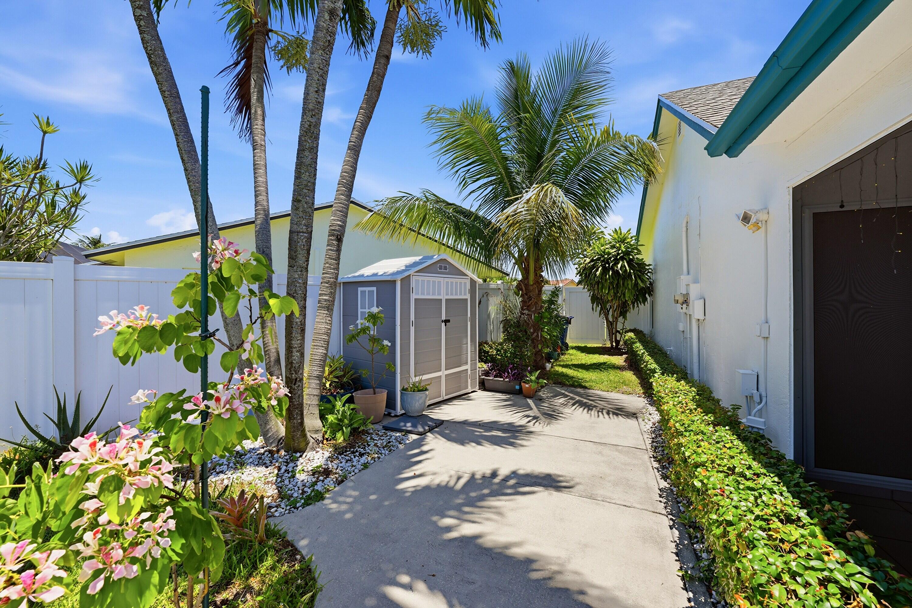 CRYSTAL HEIGHTS - Residential