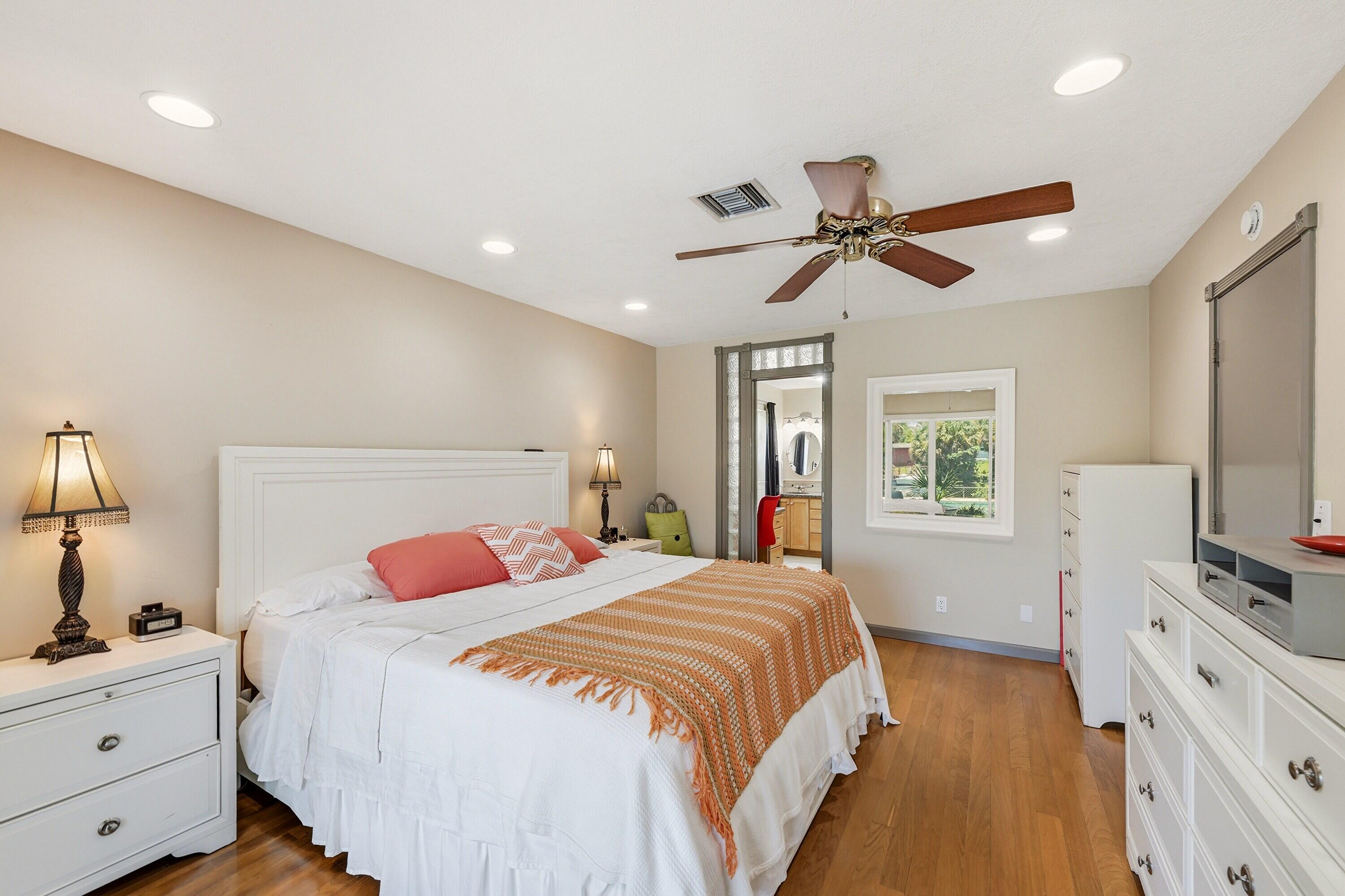 CRYSTAL HEIGHTS - Residential