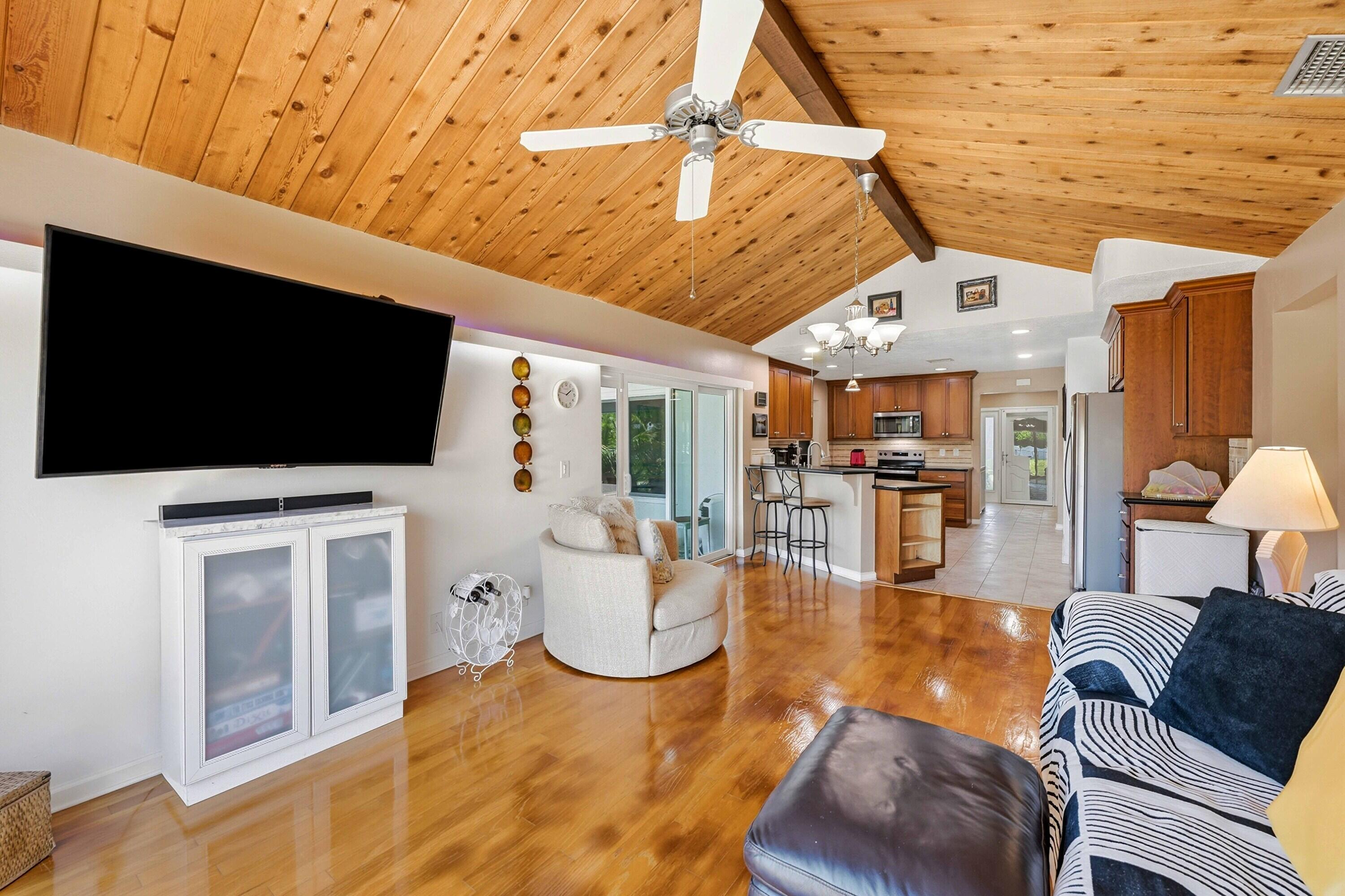CRYSTAL HEIGHTS - Residential