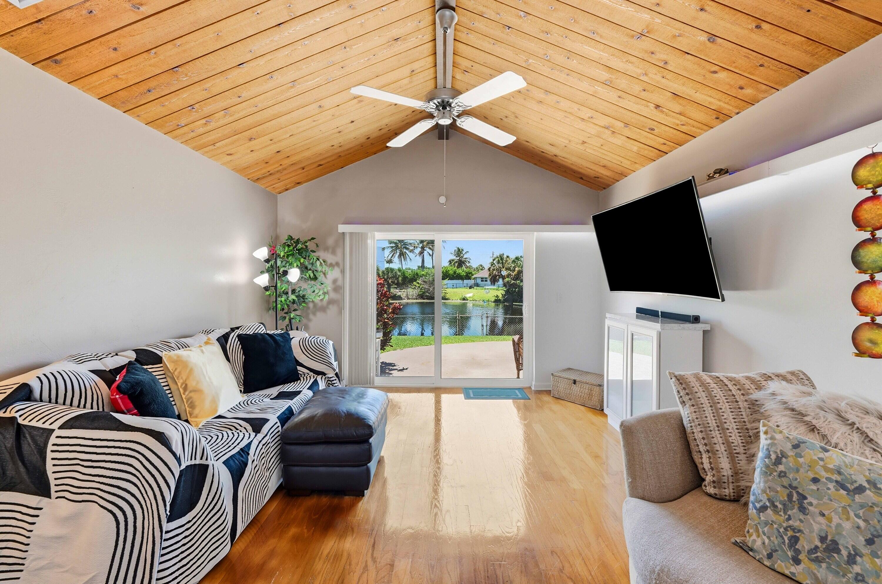 CRYSTAL HEIGHTS - Residential