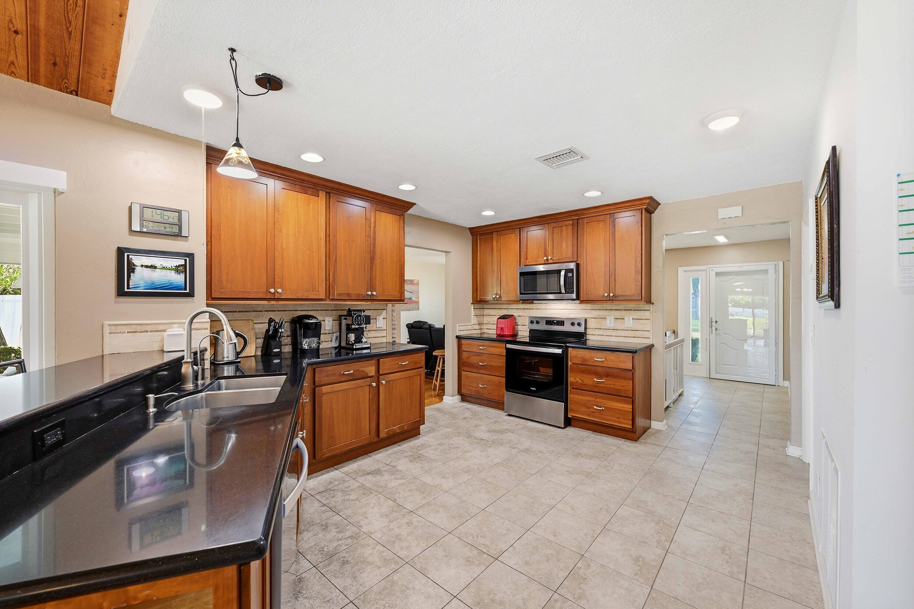 CRYSTAL HEIGHTS - Residential
