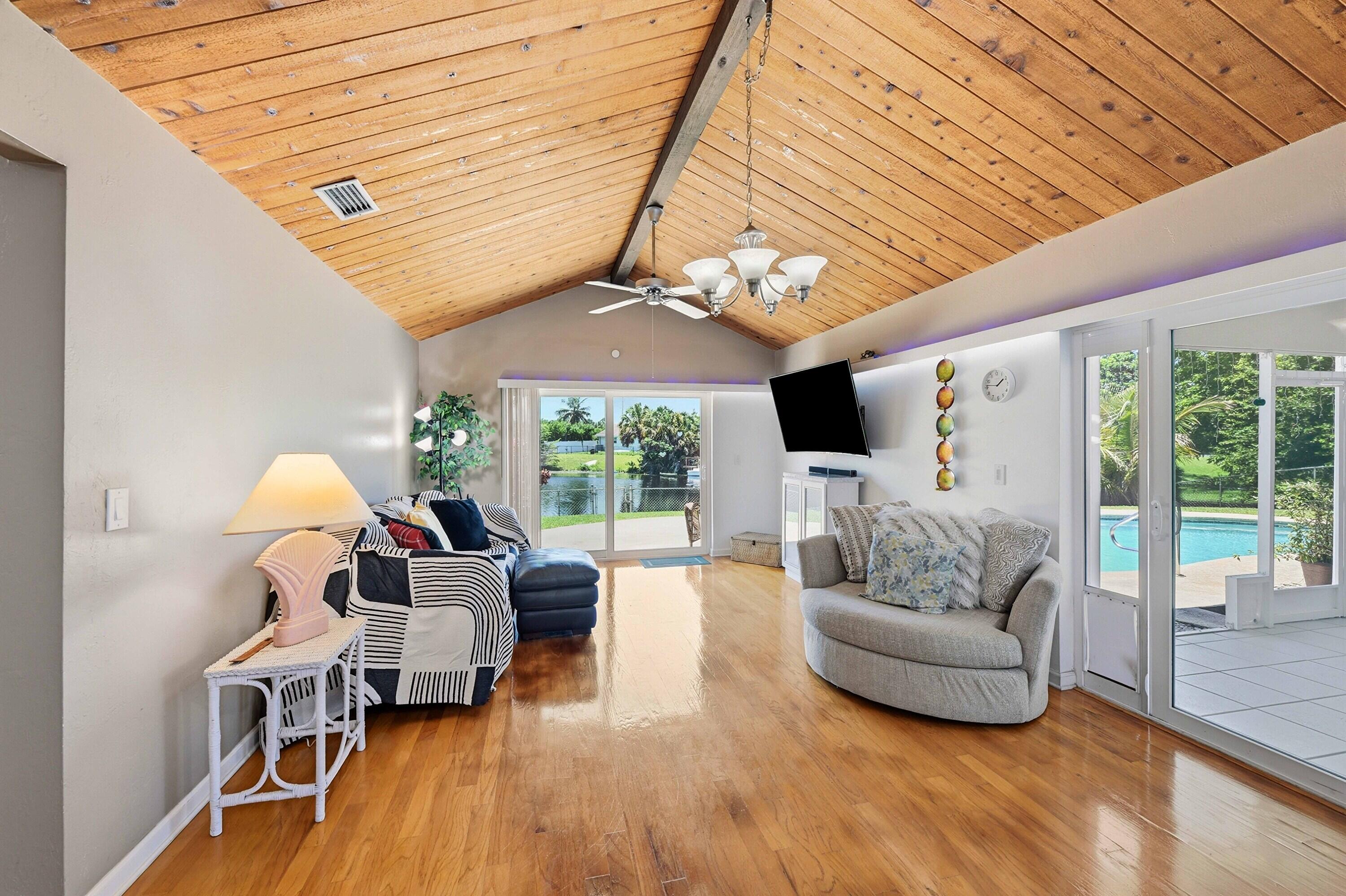 CRYSTAL HEIGHTS - Residential