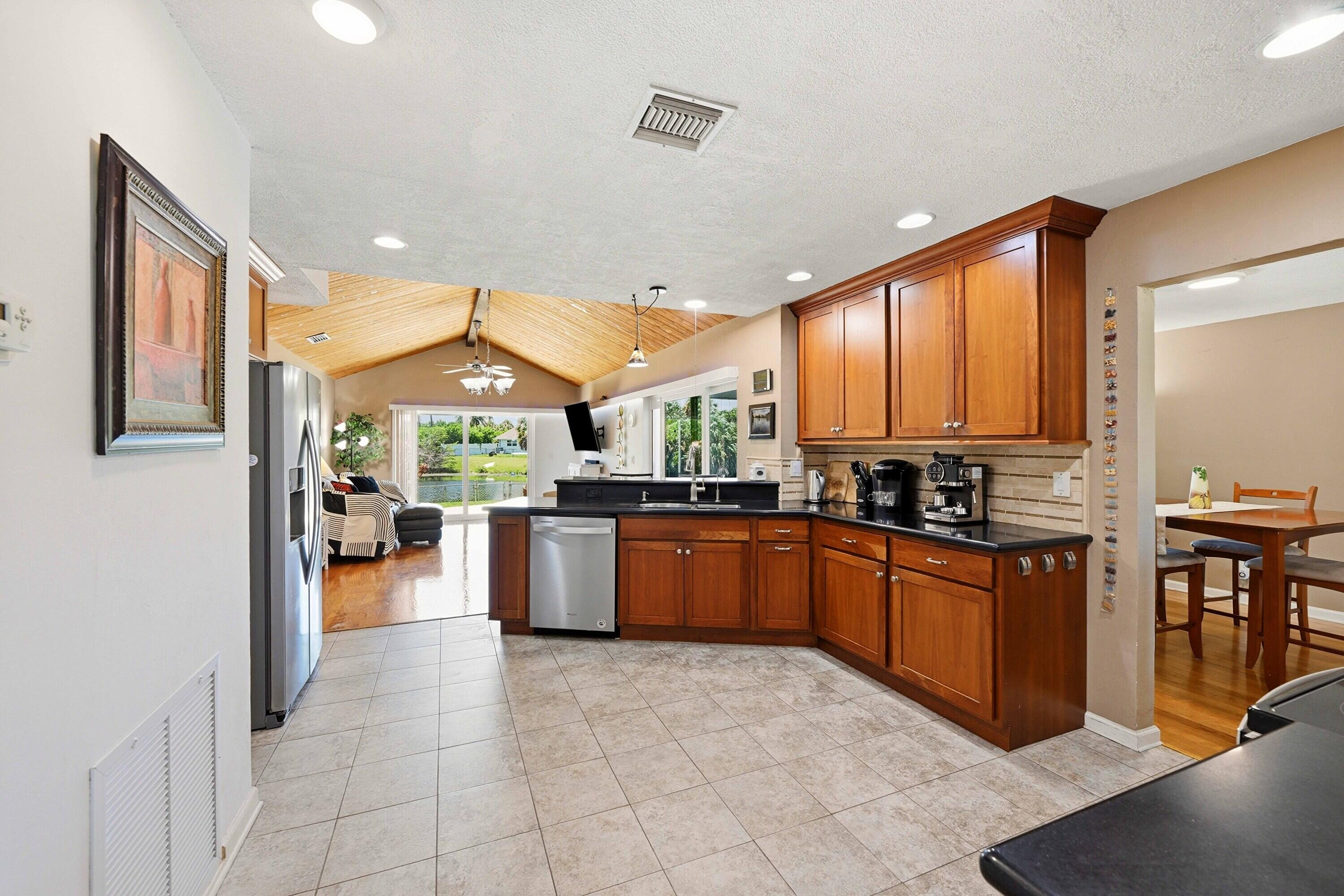 CRYSTAL HEIGHTS - Residential