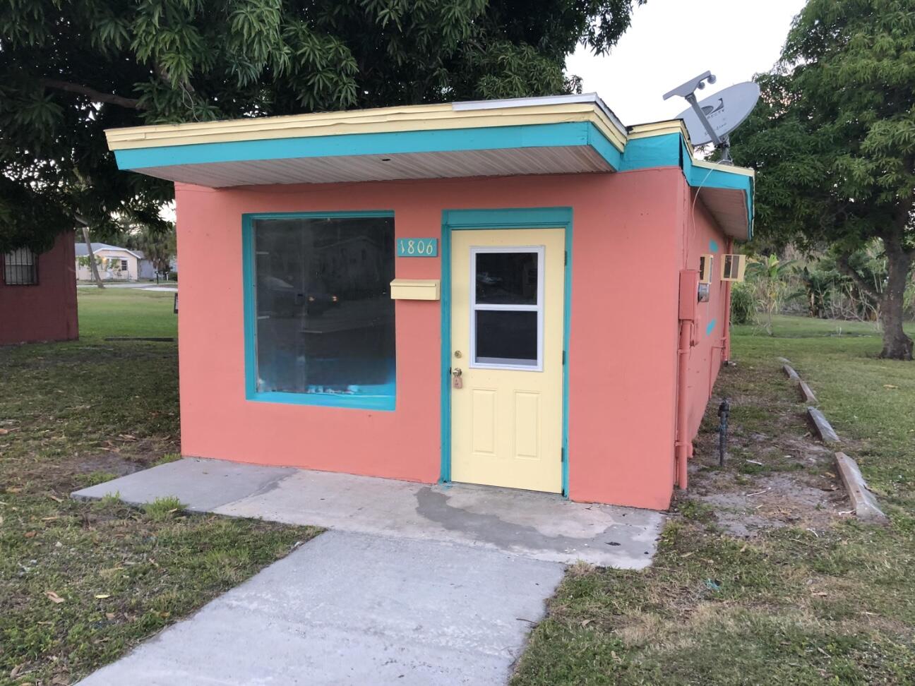 Renovated in 2019. Recently had a long term tenant vacate due to zoning. This small freestanding building with a large open lot provides ample parking, outdoor space use, and great for retail uses (salon, barber, tax office, stores, studios, and other similar uses). Come check out this space for your small business today!