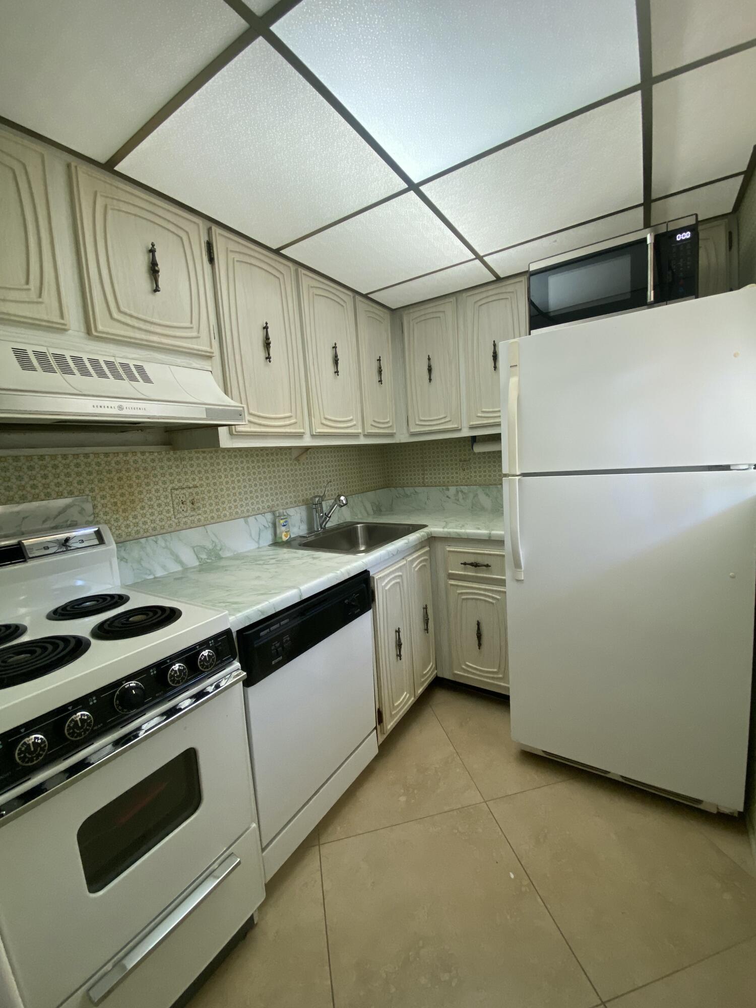 CROMWELL WEST CONDO - Residential Lease
