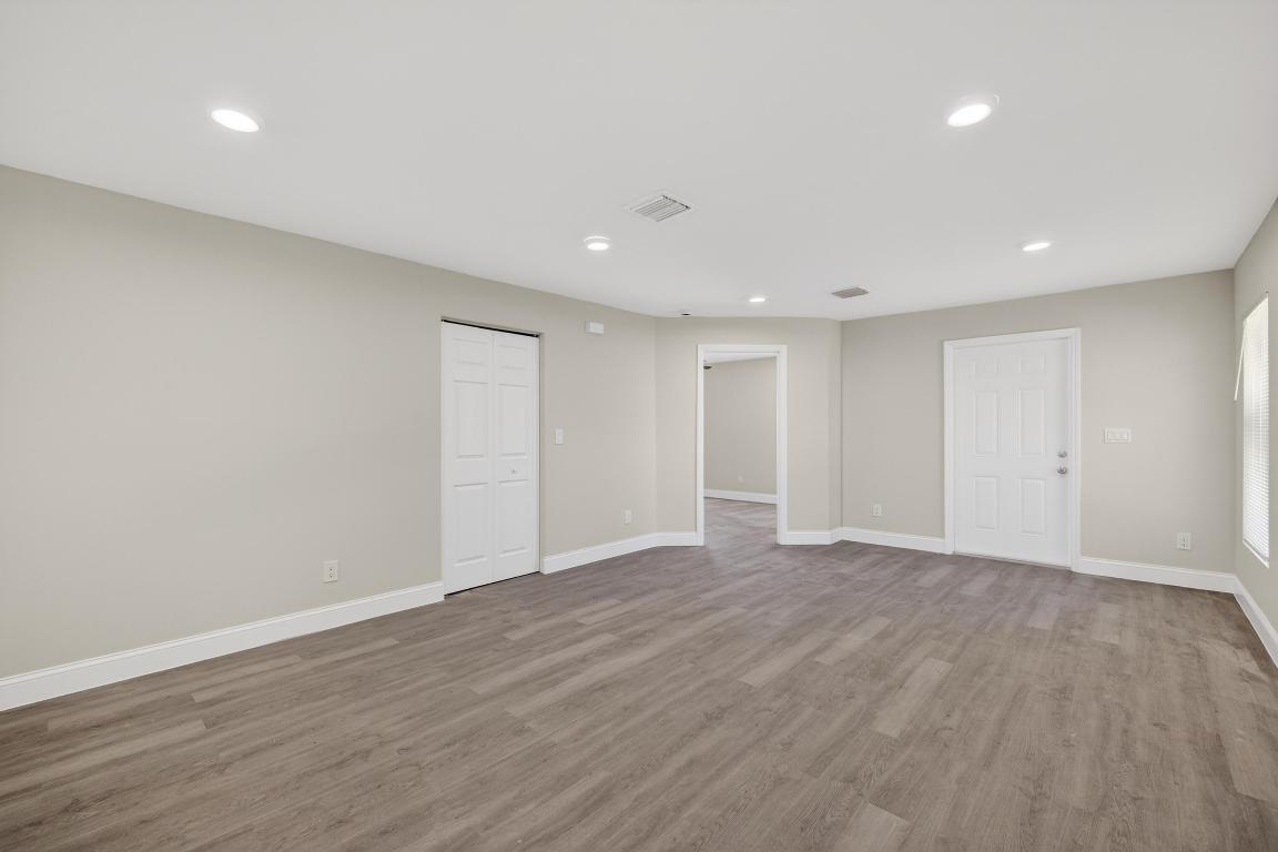J E W Mccullers - Residential