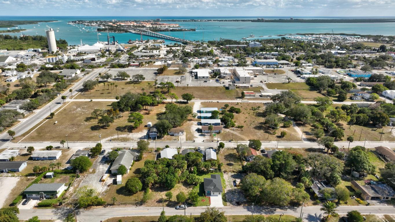 J E W Mccullers - Residential