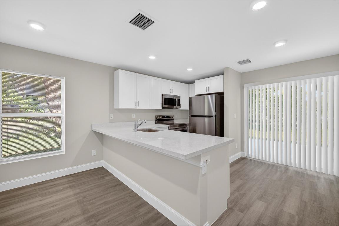J E W Mccullers - Residential