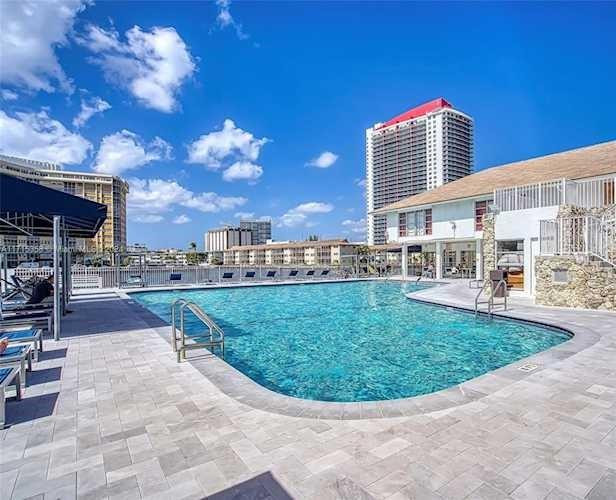 PLAZA TOWERS NORTH CONDO - Residential