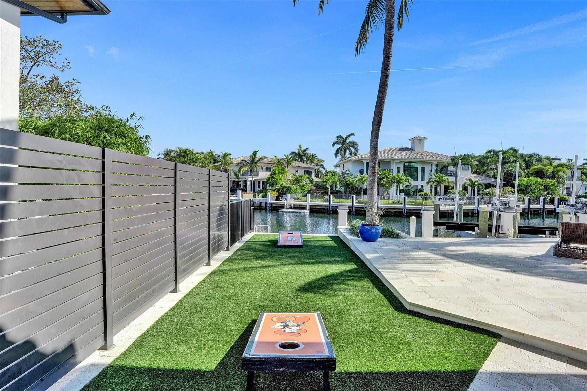 BAY COLONY - Residential