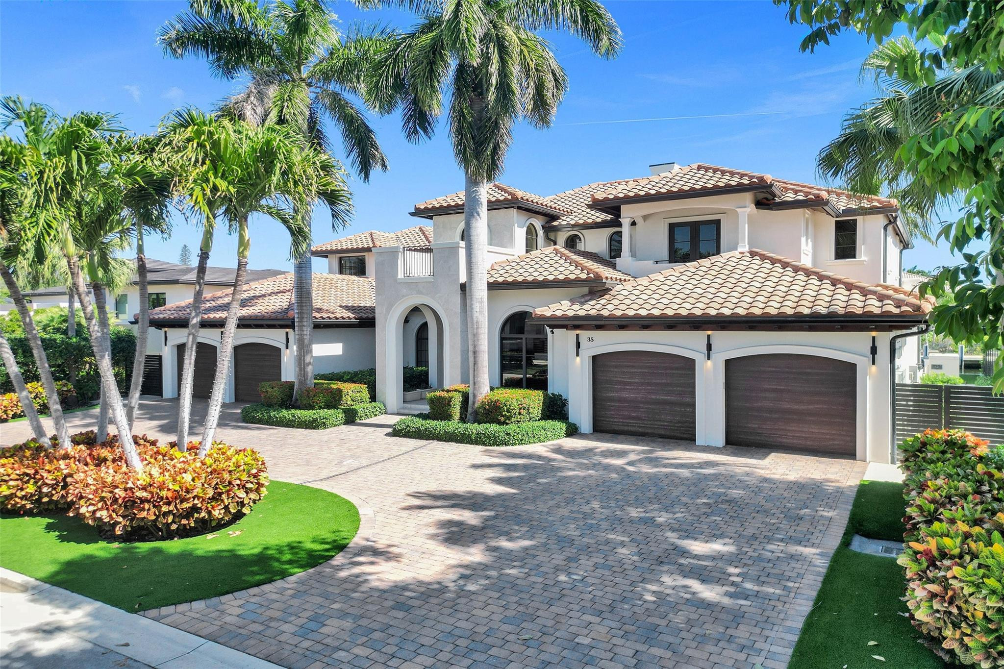 BAY COLONY - Residential