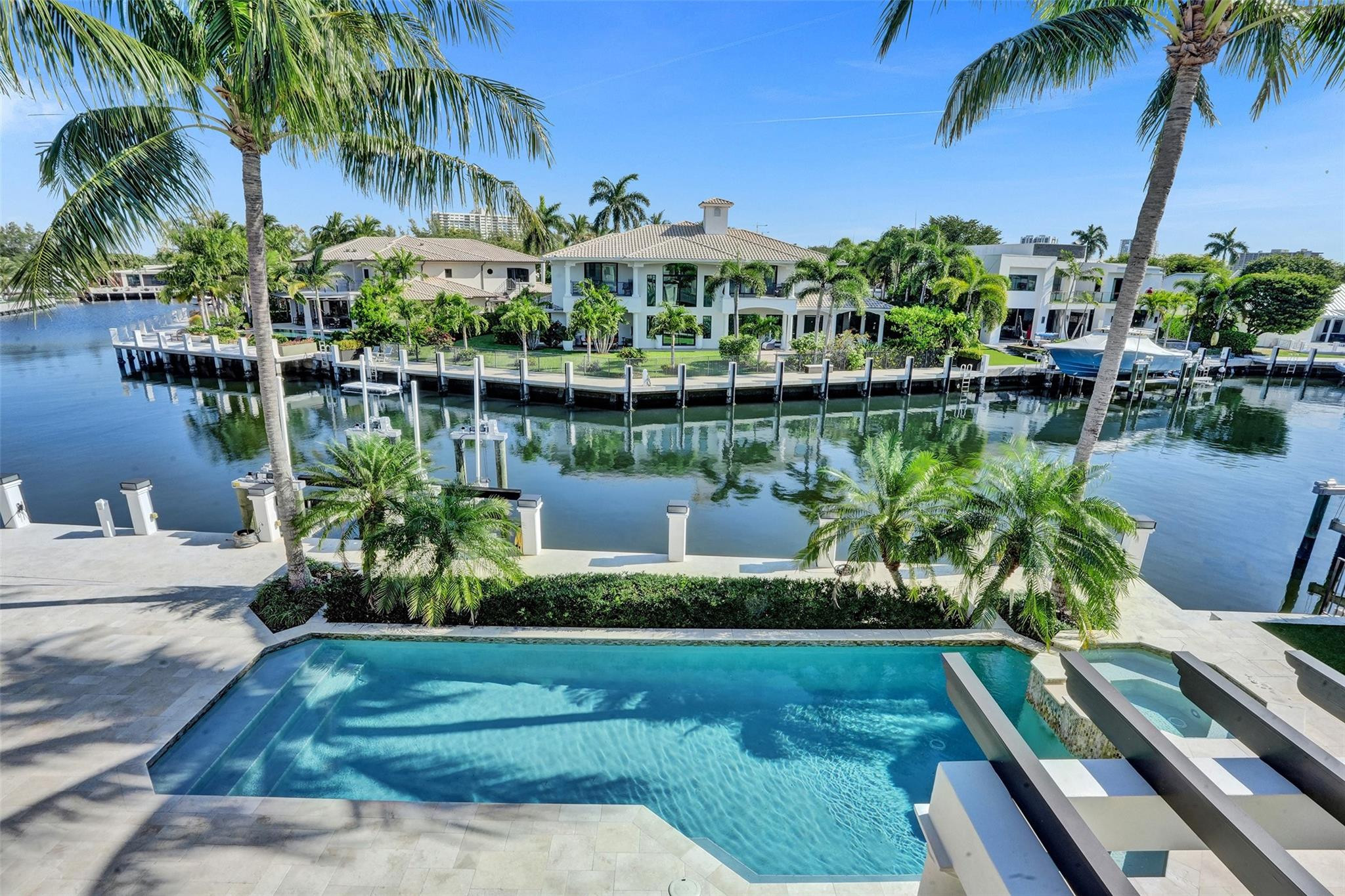BAY COLONY - Residential