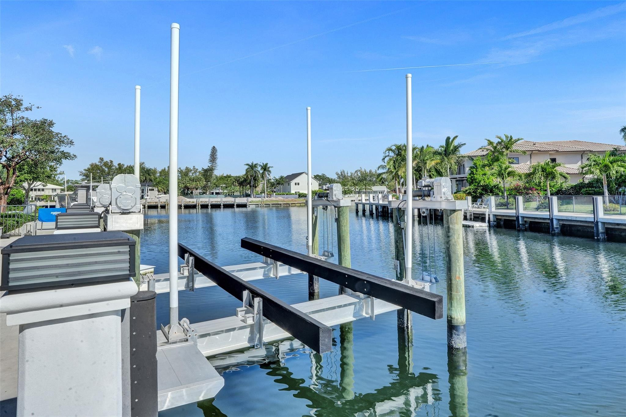 BAY COLONY - Residential