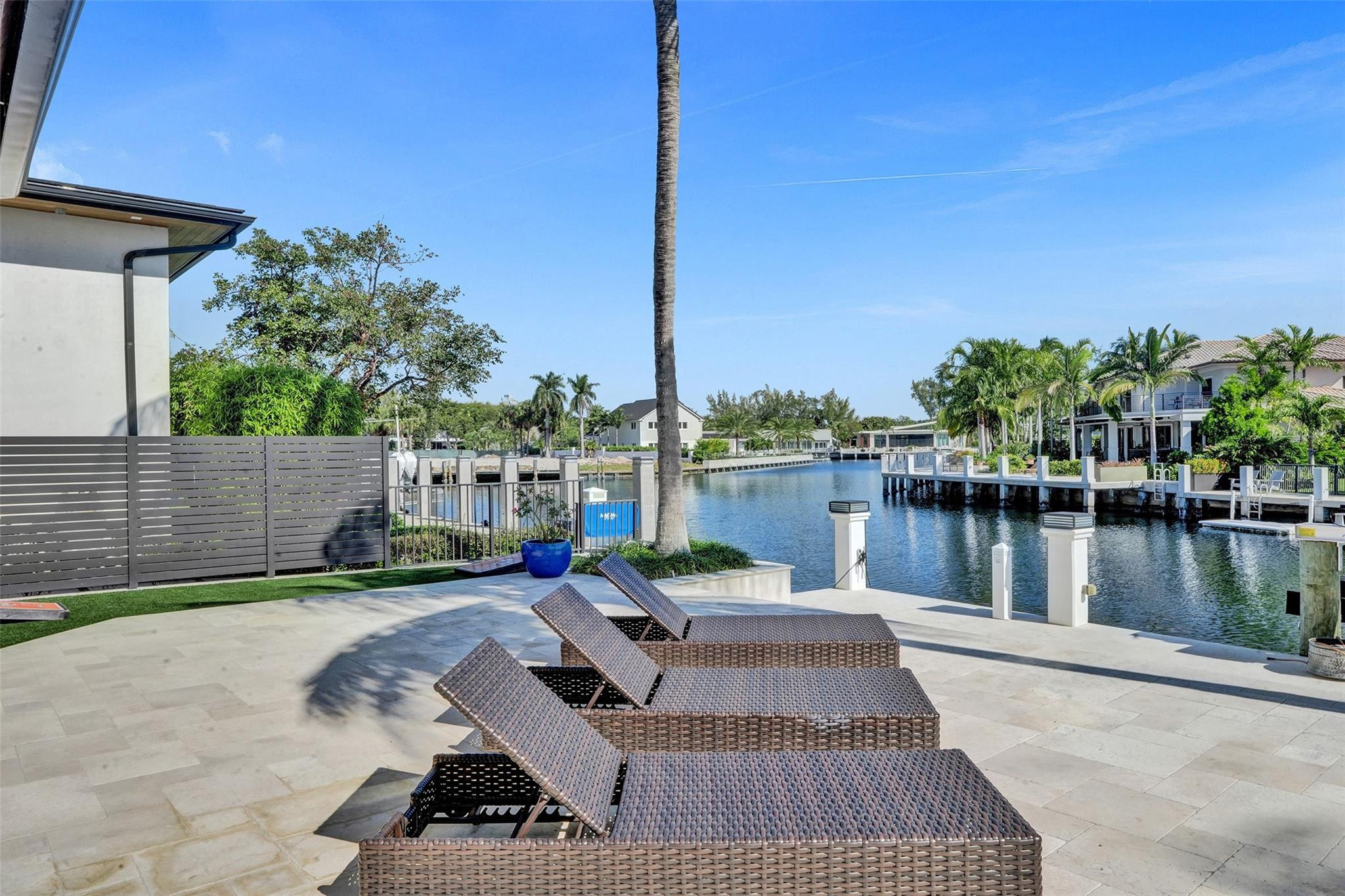 BAY COLONY - Residential