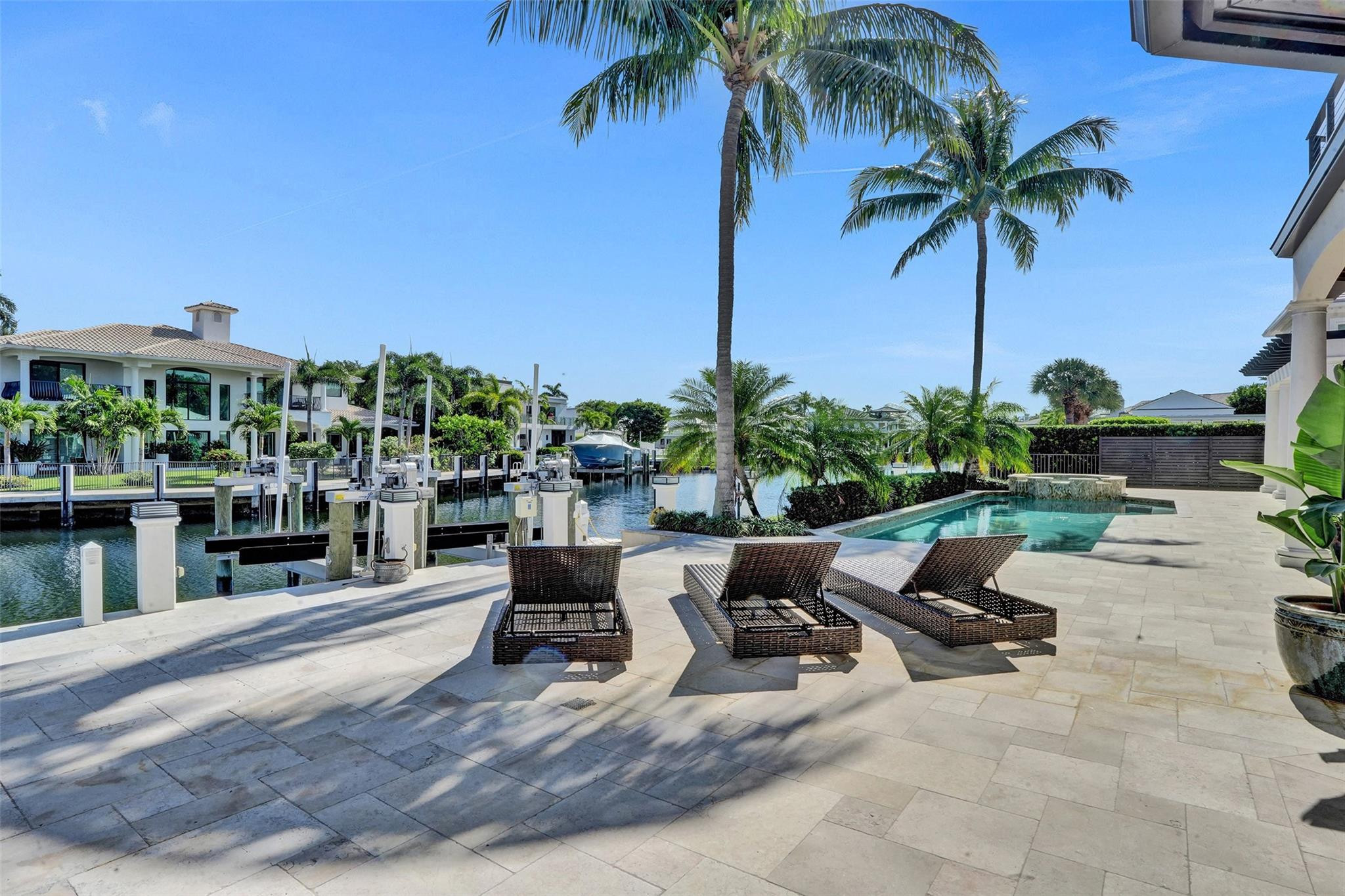 BAY COLONY - Residential