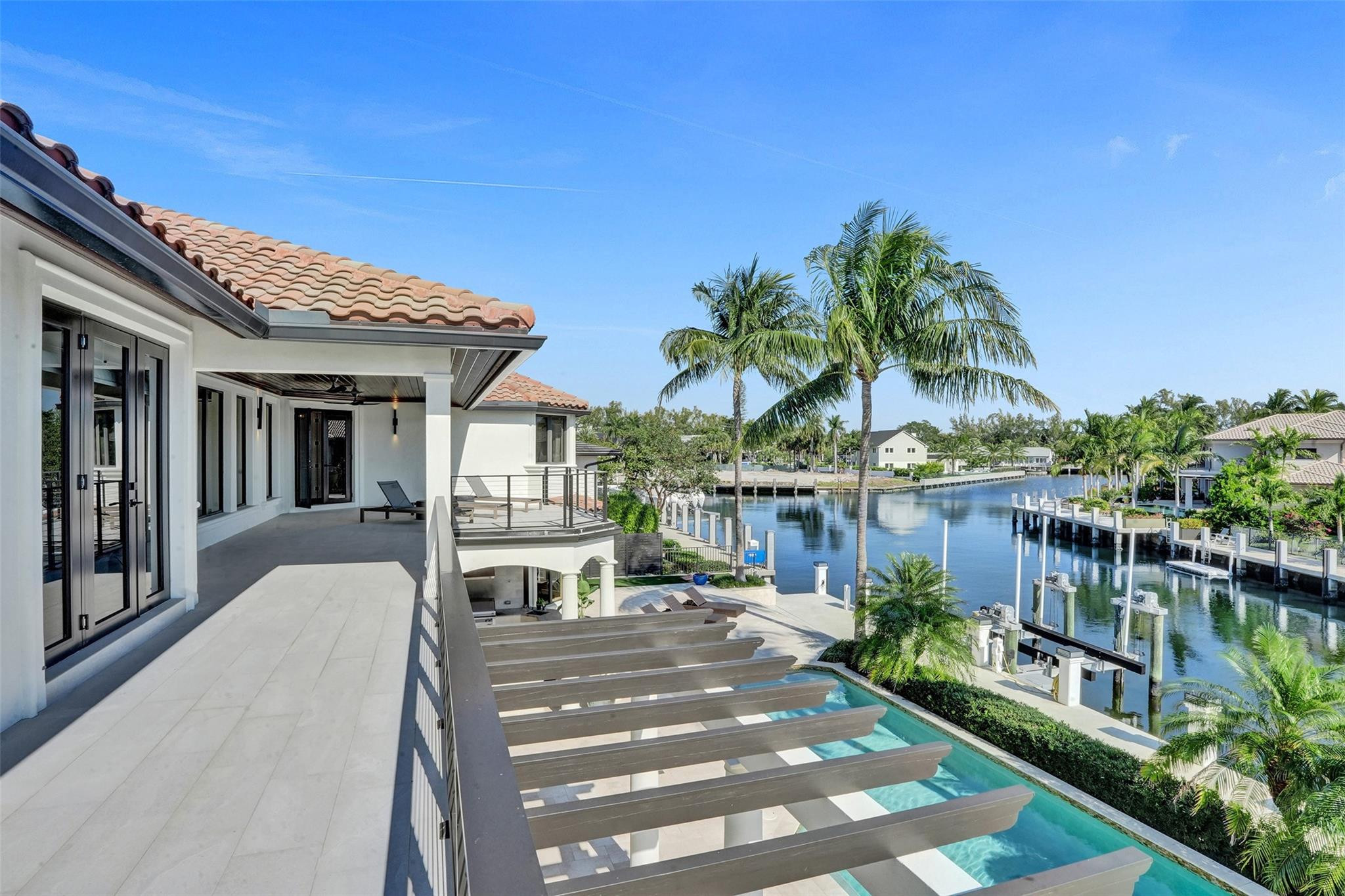 BAY COLONY - Residential