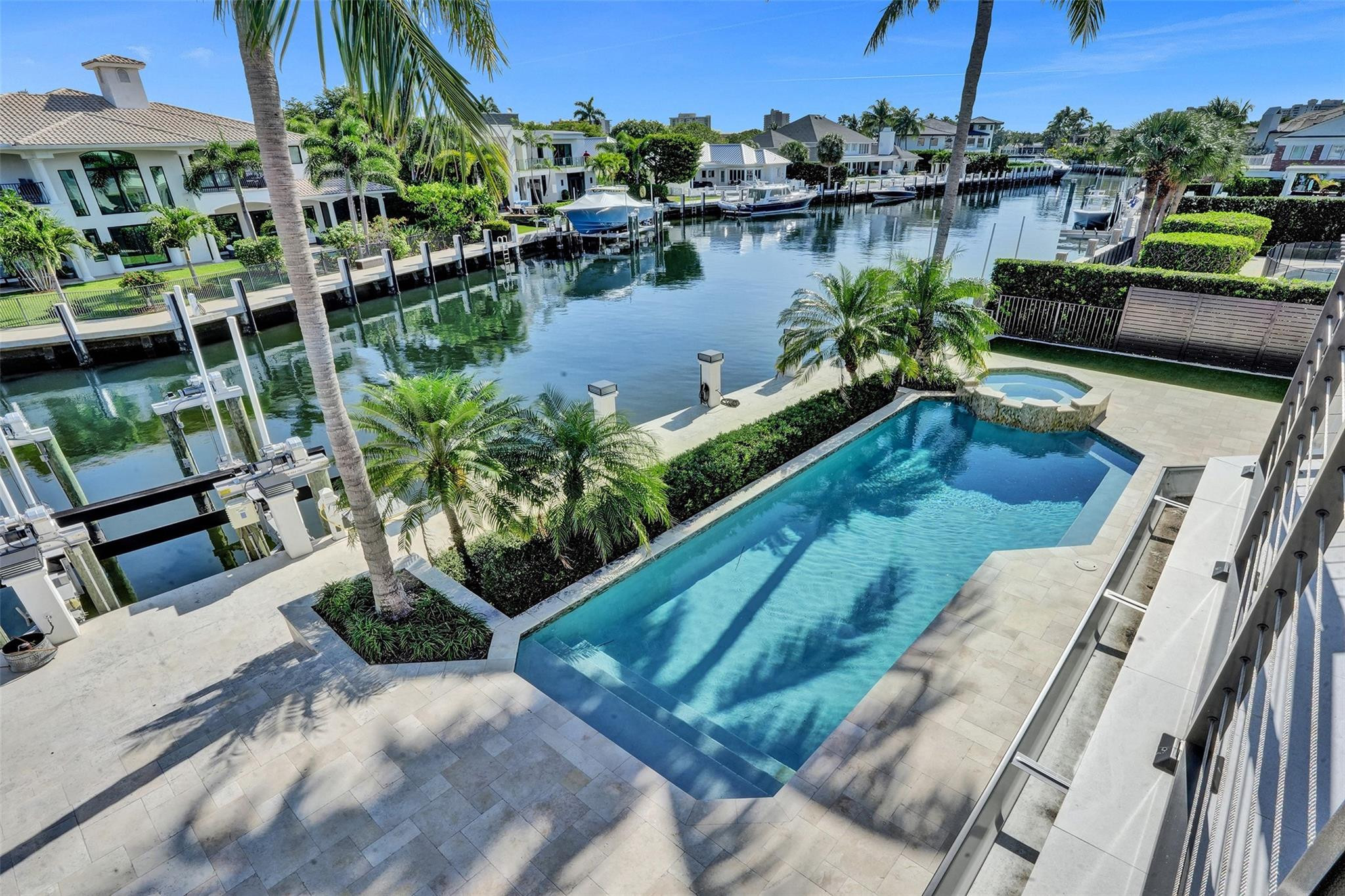 BAY COLONY - Residential
