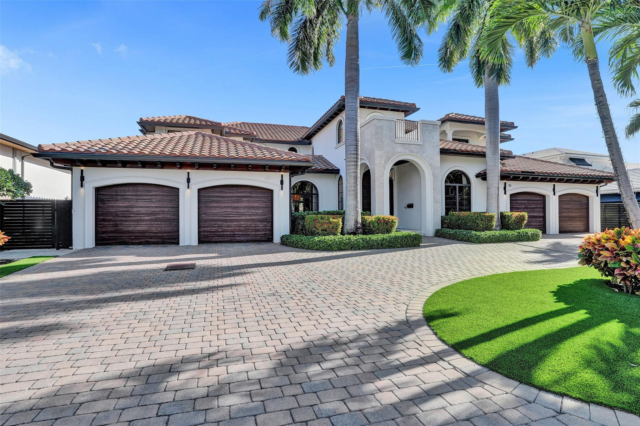 BAY COLONY - Residential