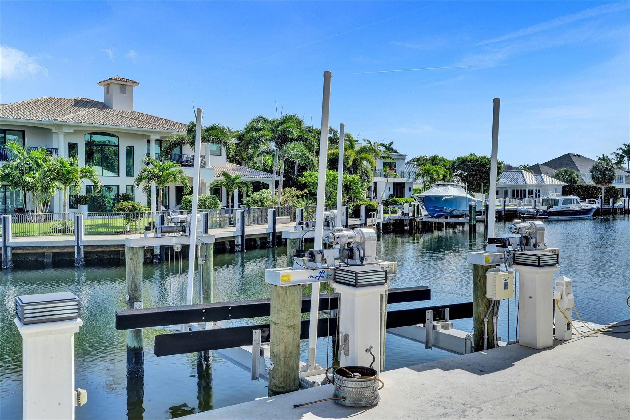 BAY COLONY - Residential