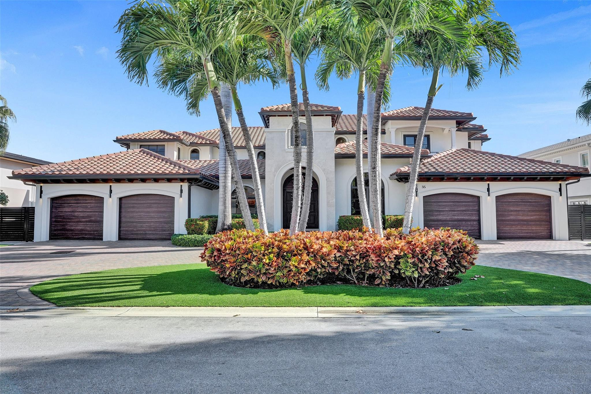 BAY COLONY - Residential