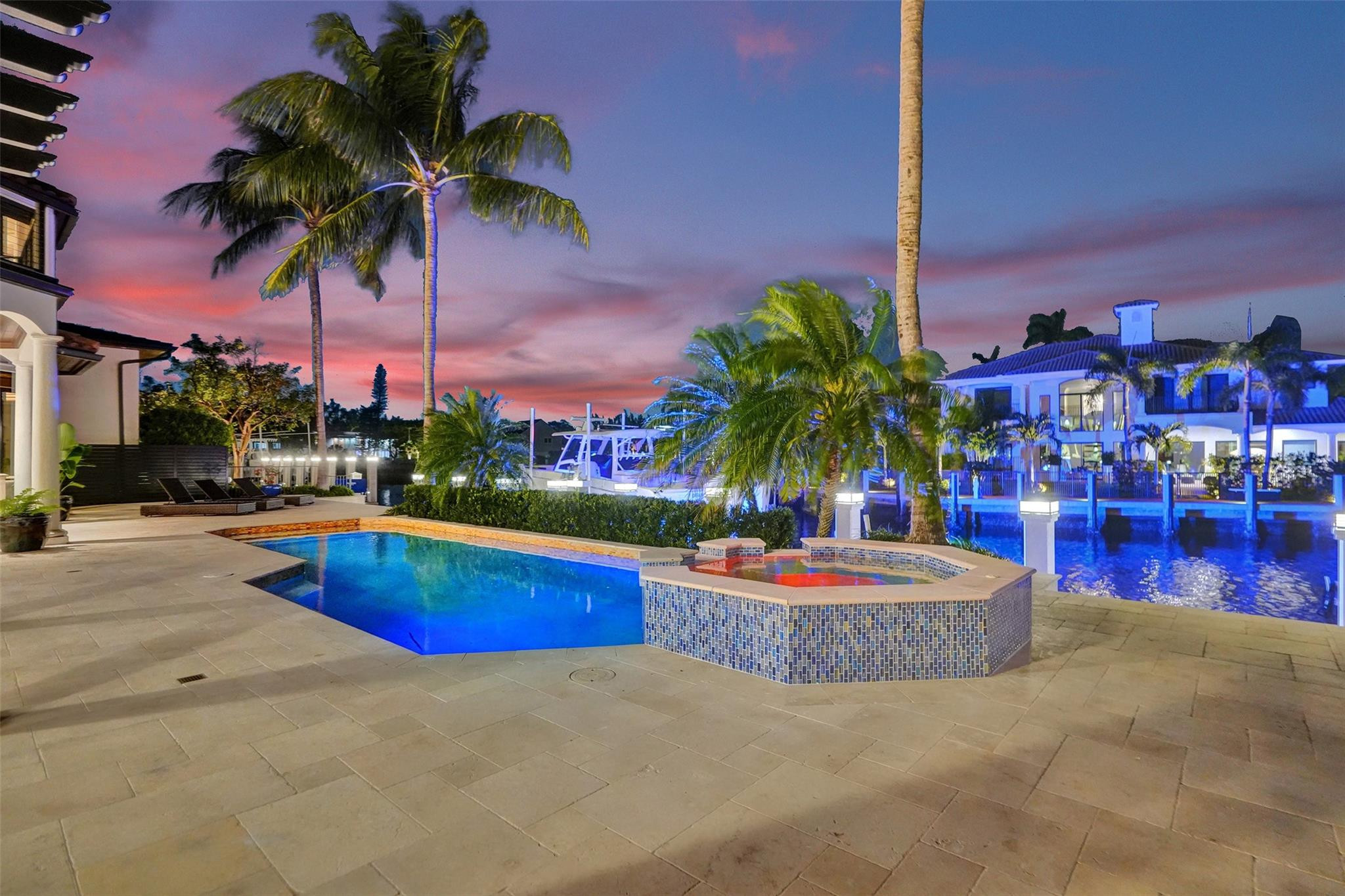 BAY COLONY - Residential