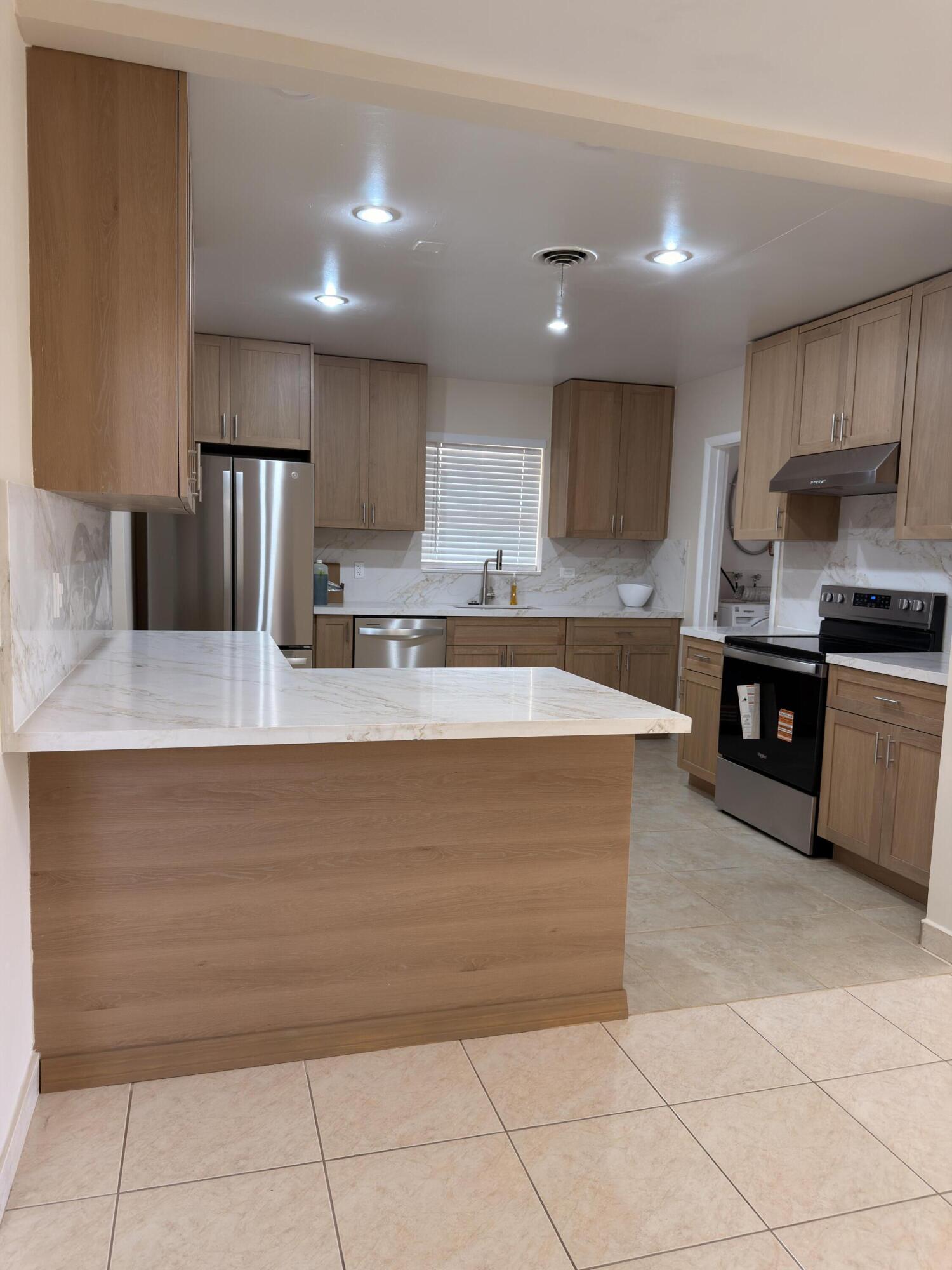 HEFTLER HOMES SUNSET PARK SEC 1 - Residential Lease