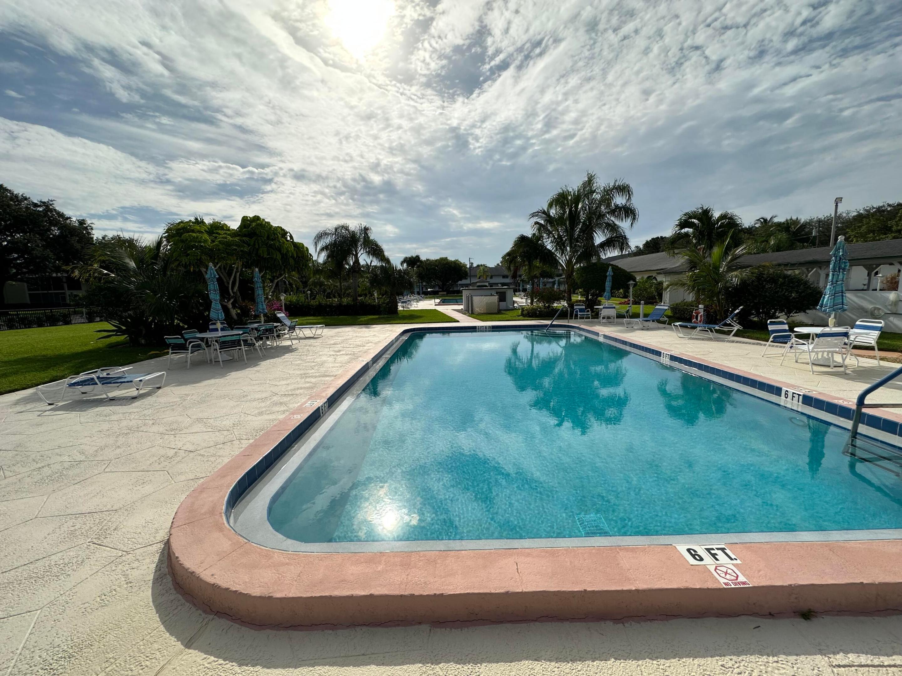 TEQUESTA GARDEN CONDO 7 - Residential