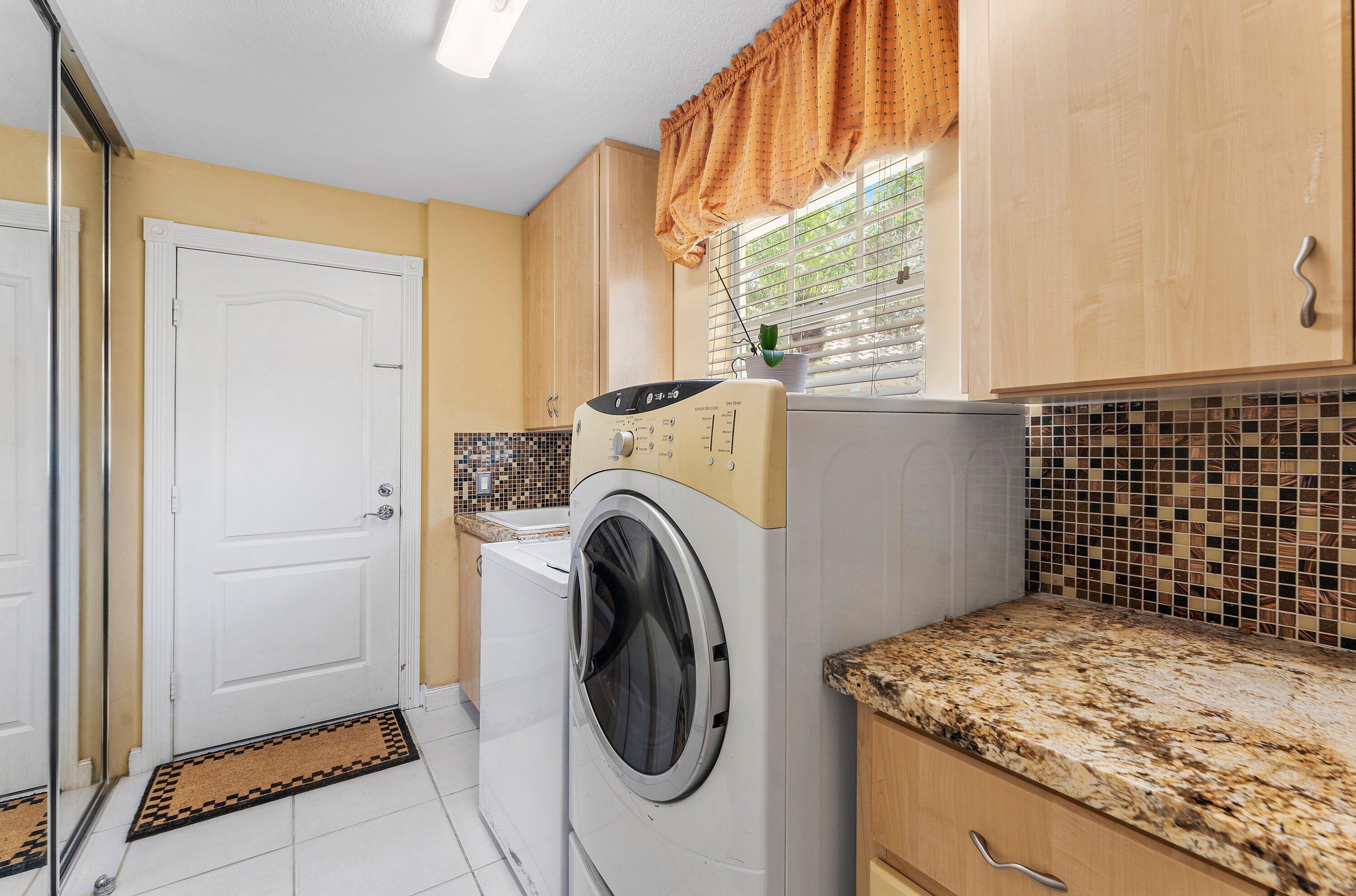 VILLAGEWALK OF WELLINGTON 1 - Residential