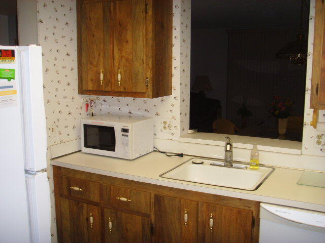 VILLAGES OF ORIOLE ABBEY CONDO - Residential Lease