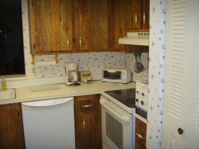 VILLAGES OF ORIOLE ABBEY CONDO - Residential Lease