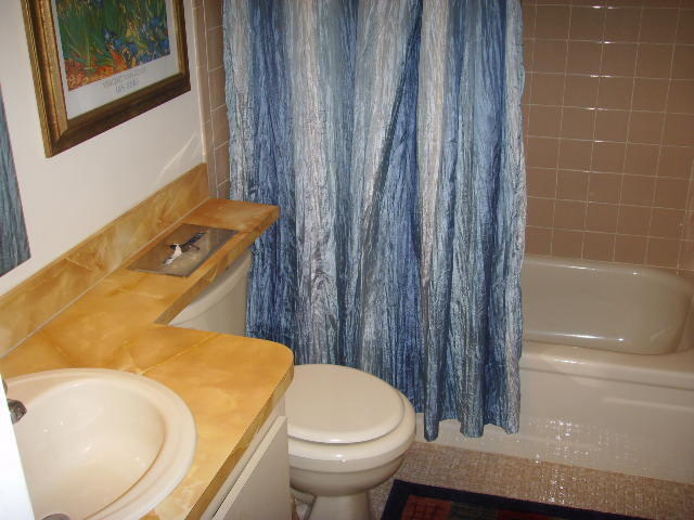 VILLAGES OF ORIOLE ABBEY CONDO - Residential Lease