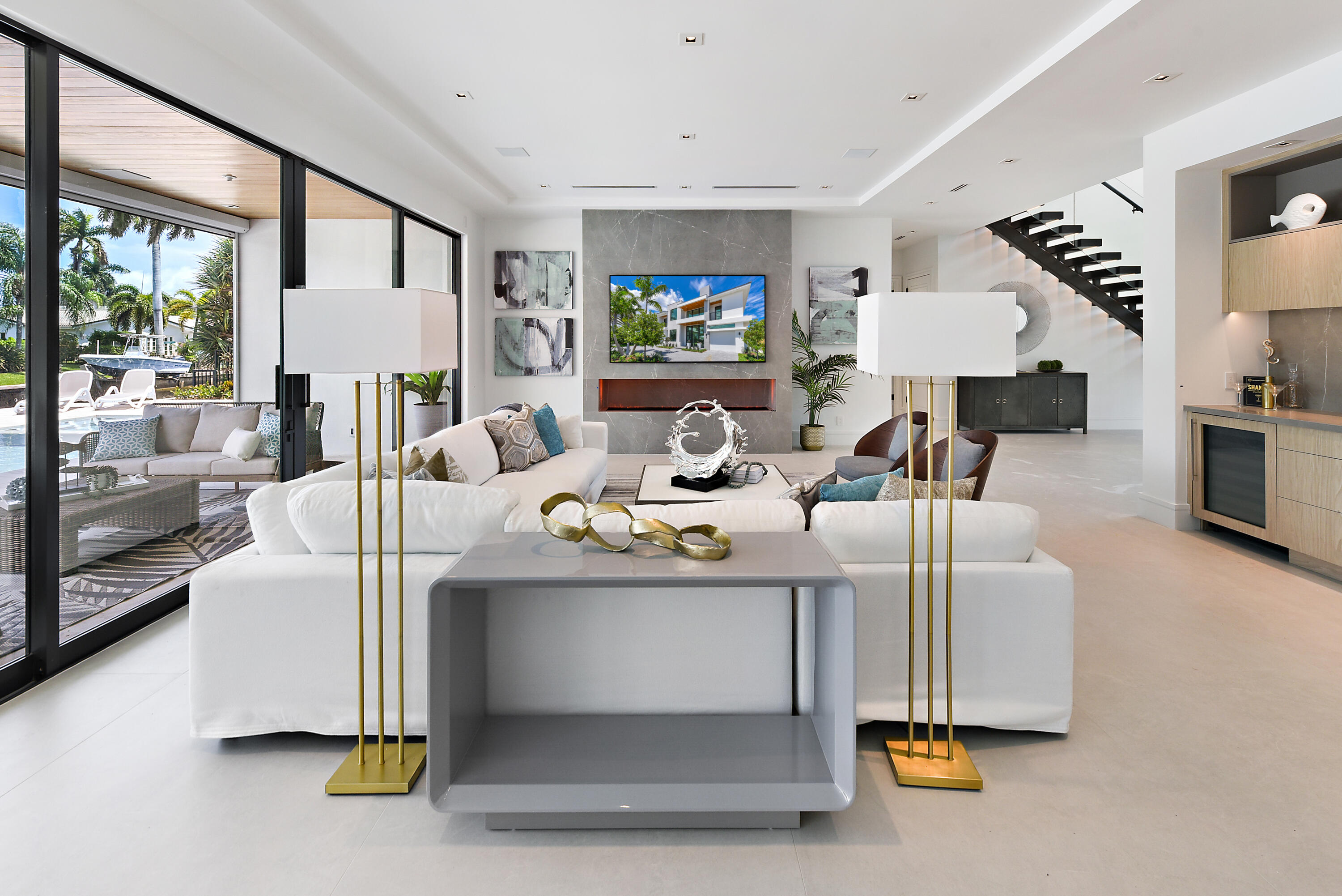 HARBOUR EAST - Residential