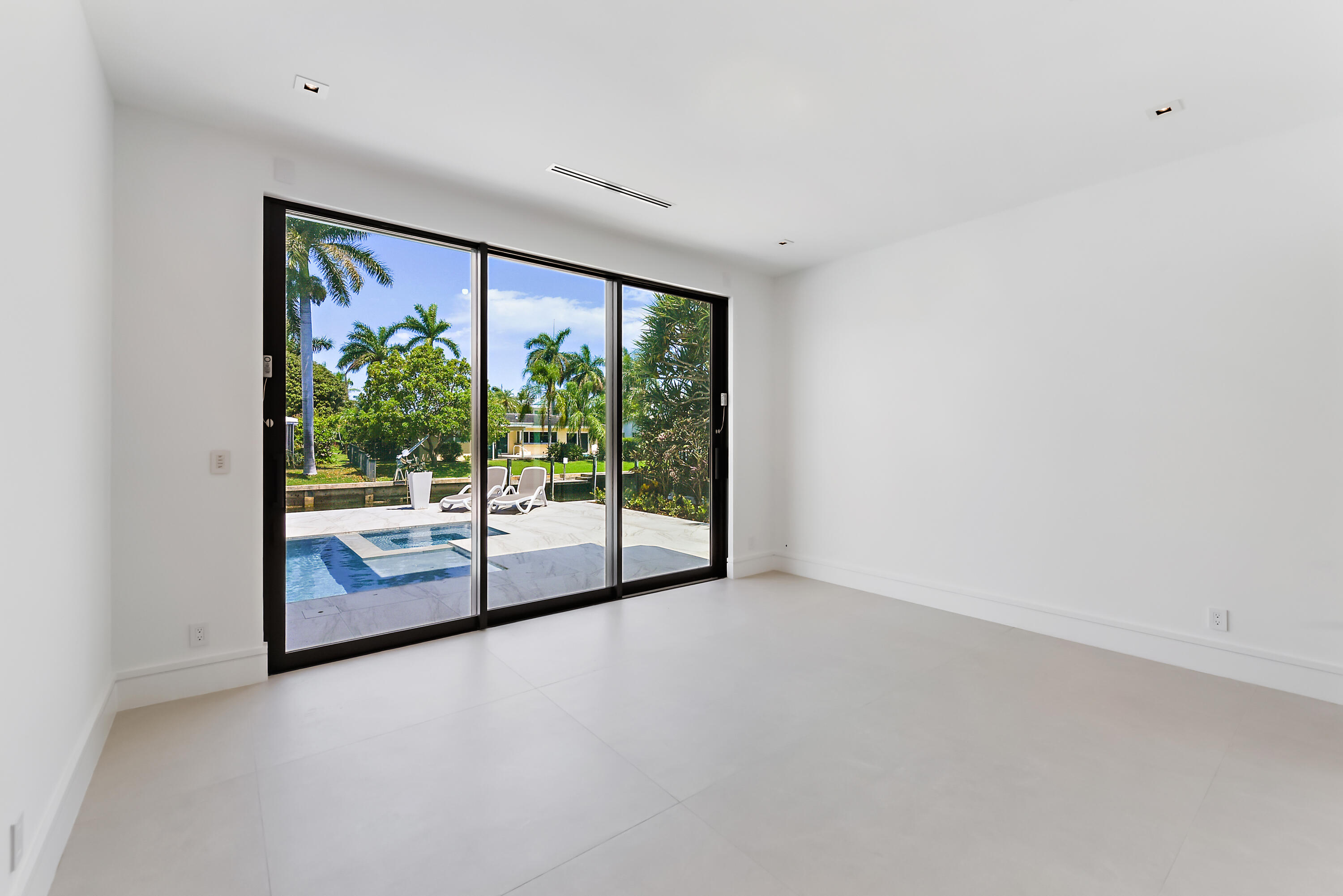 HARBOUR EAST - Residential