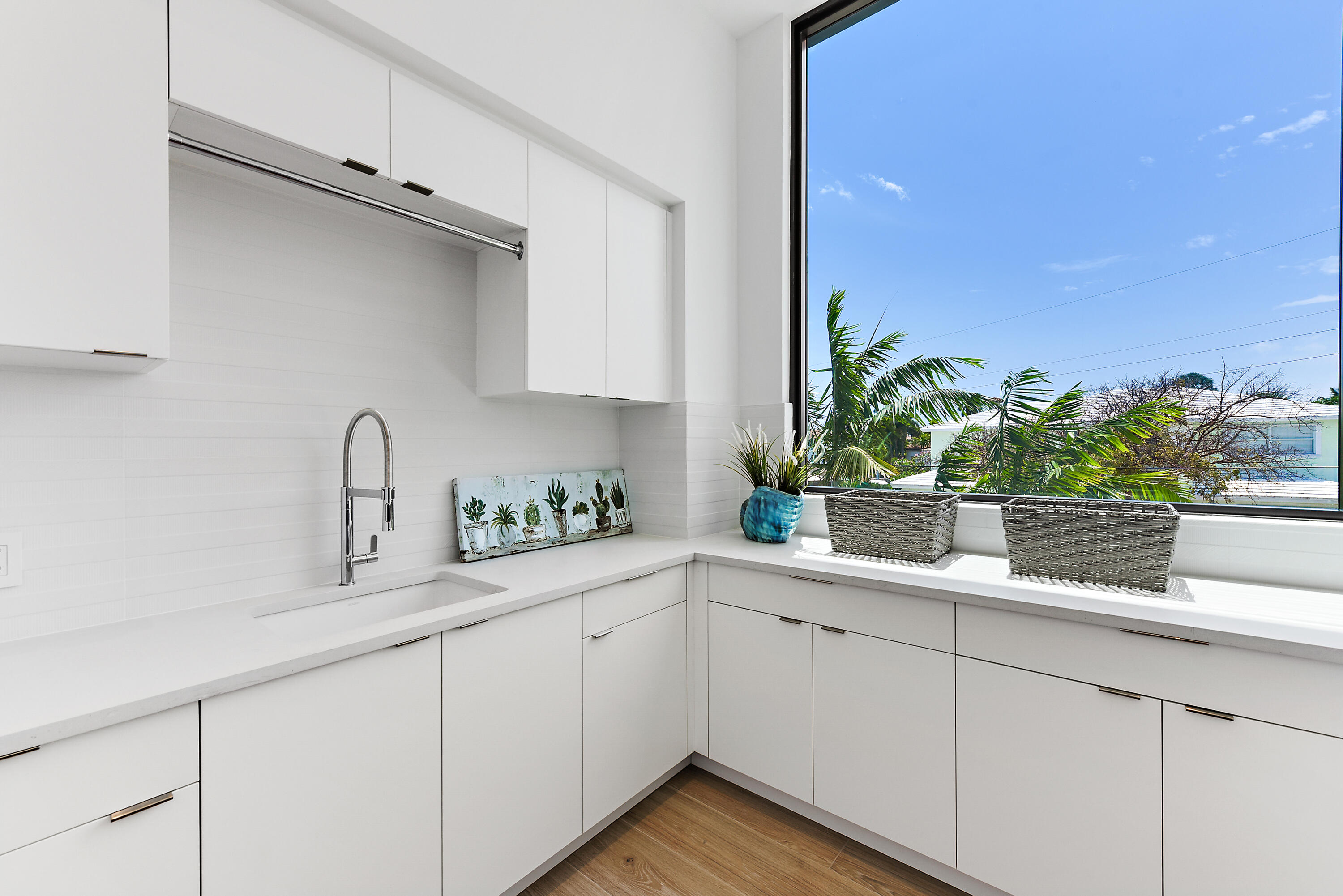 HARBOUR EAST - Residential