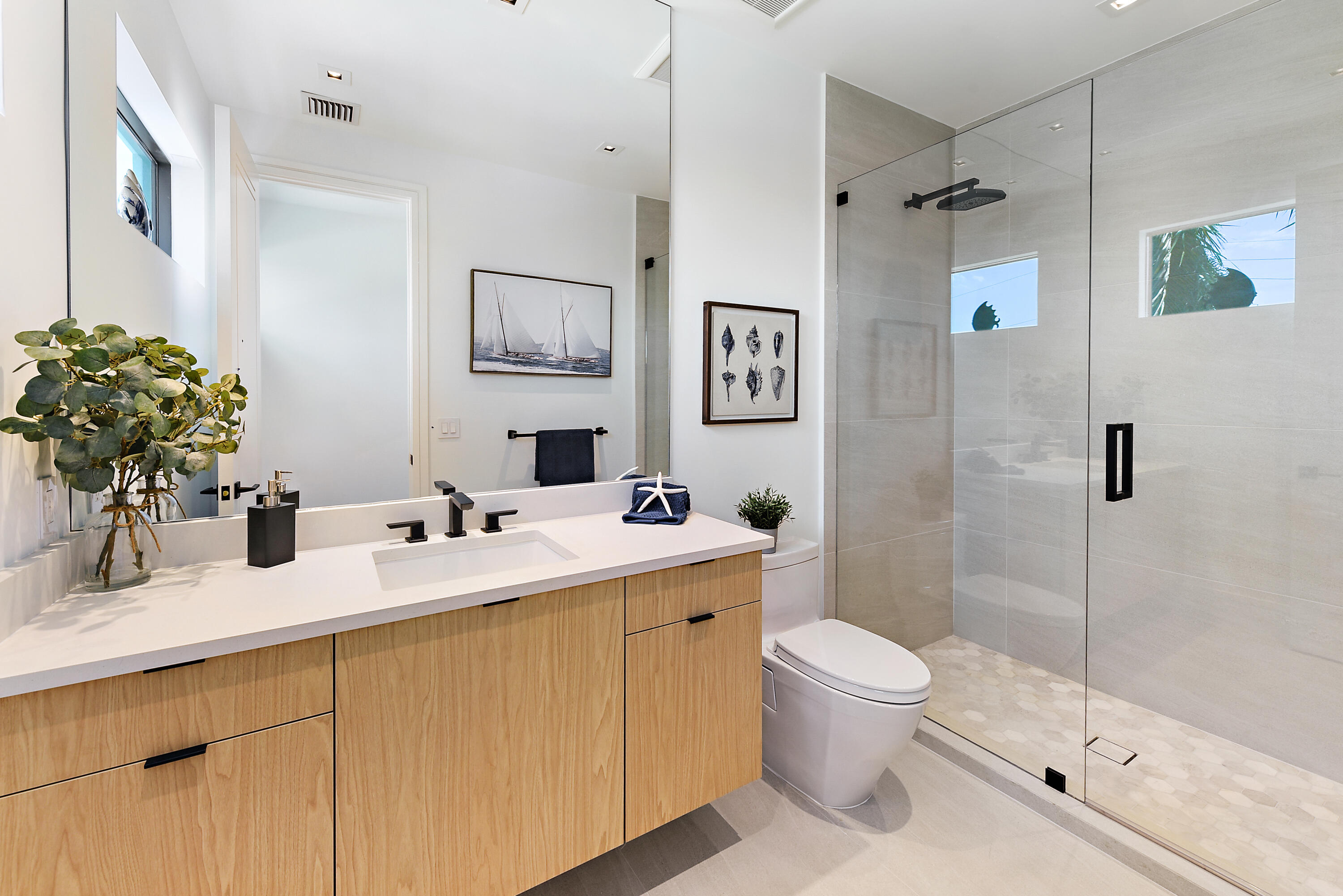 HARBOUR EAST - Residential